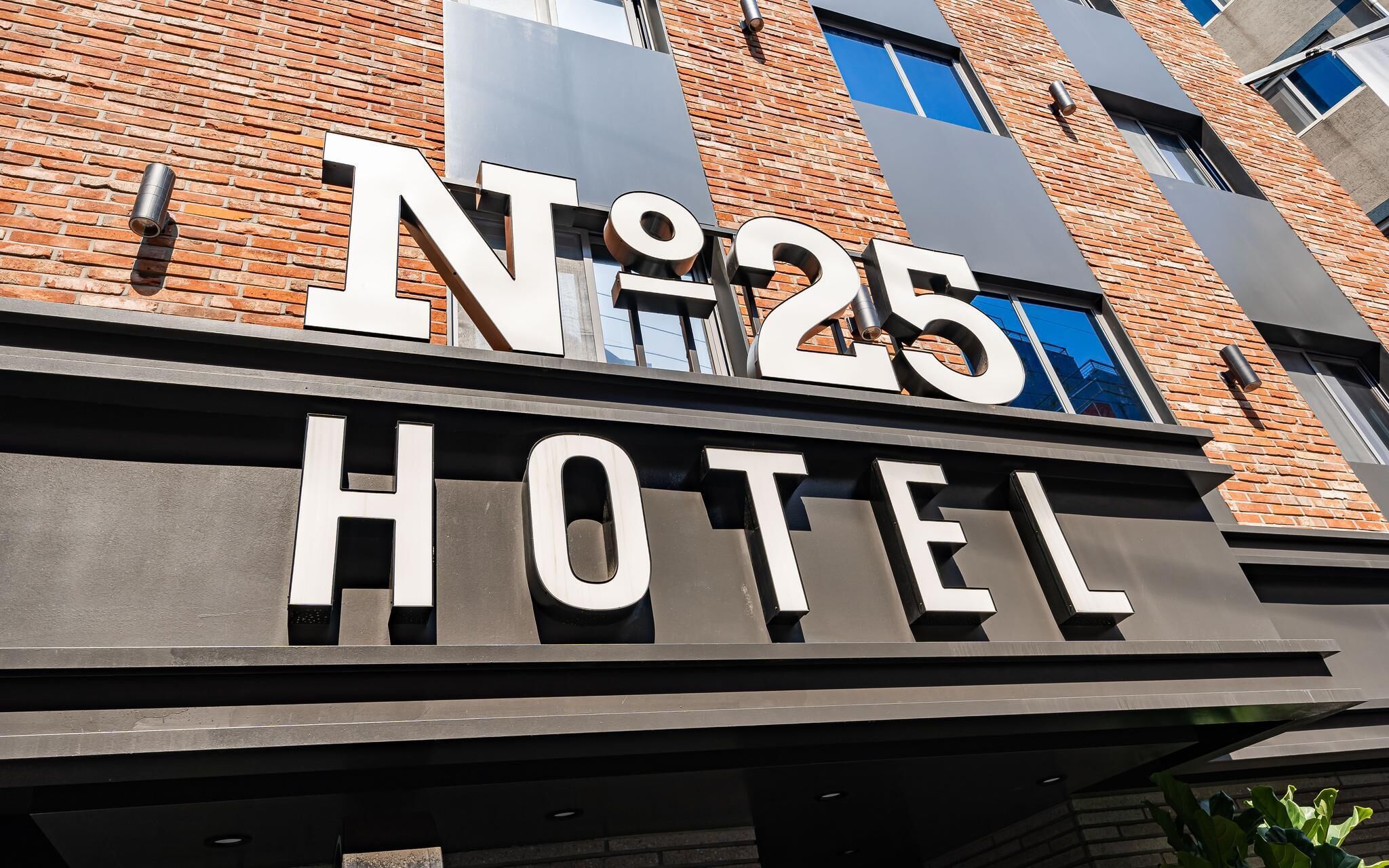 No 25 Hotel