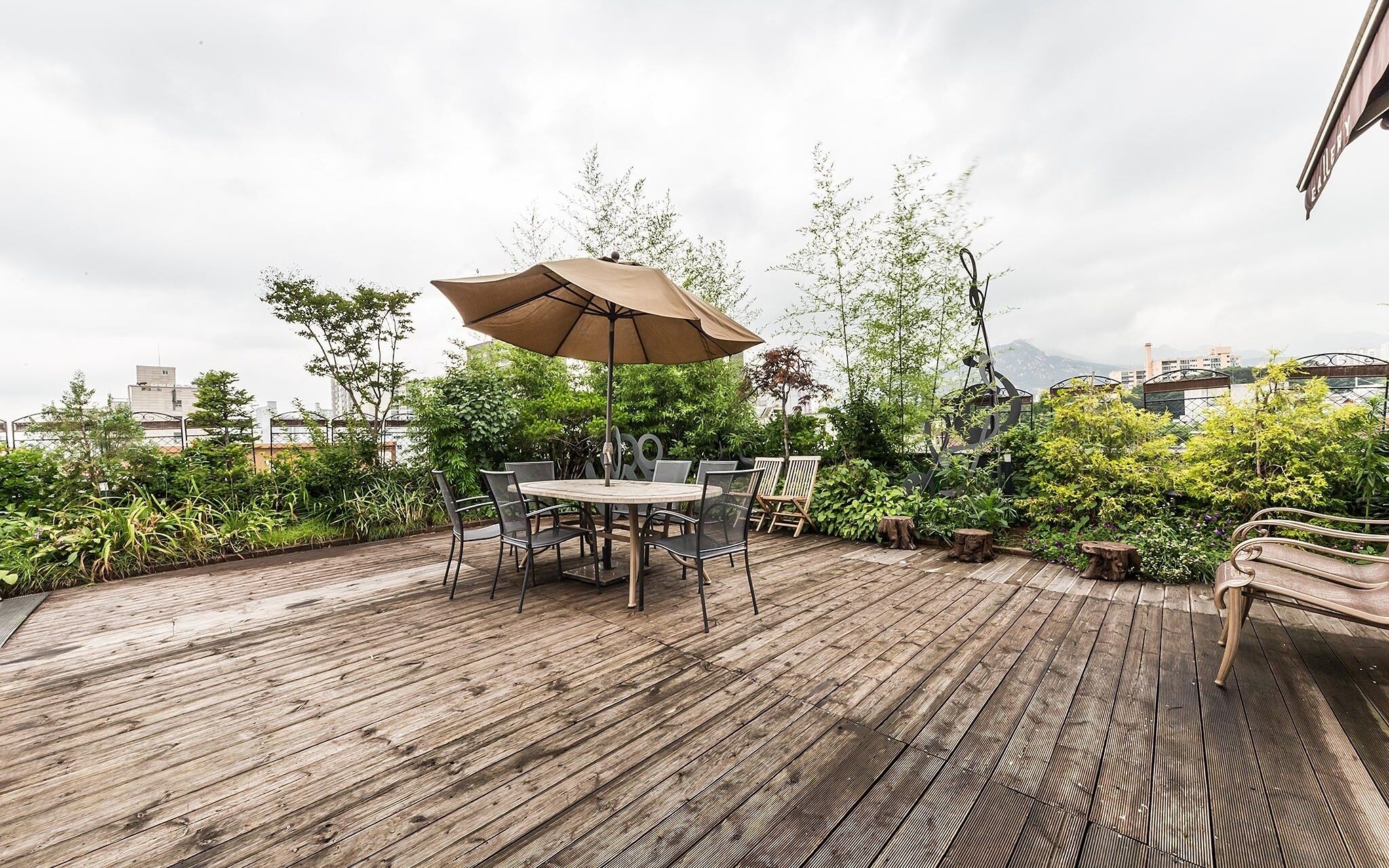 Nokbeon Hotel Galley