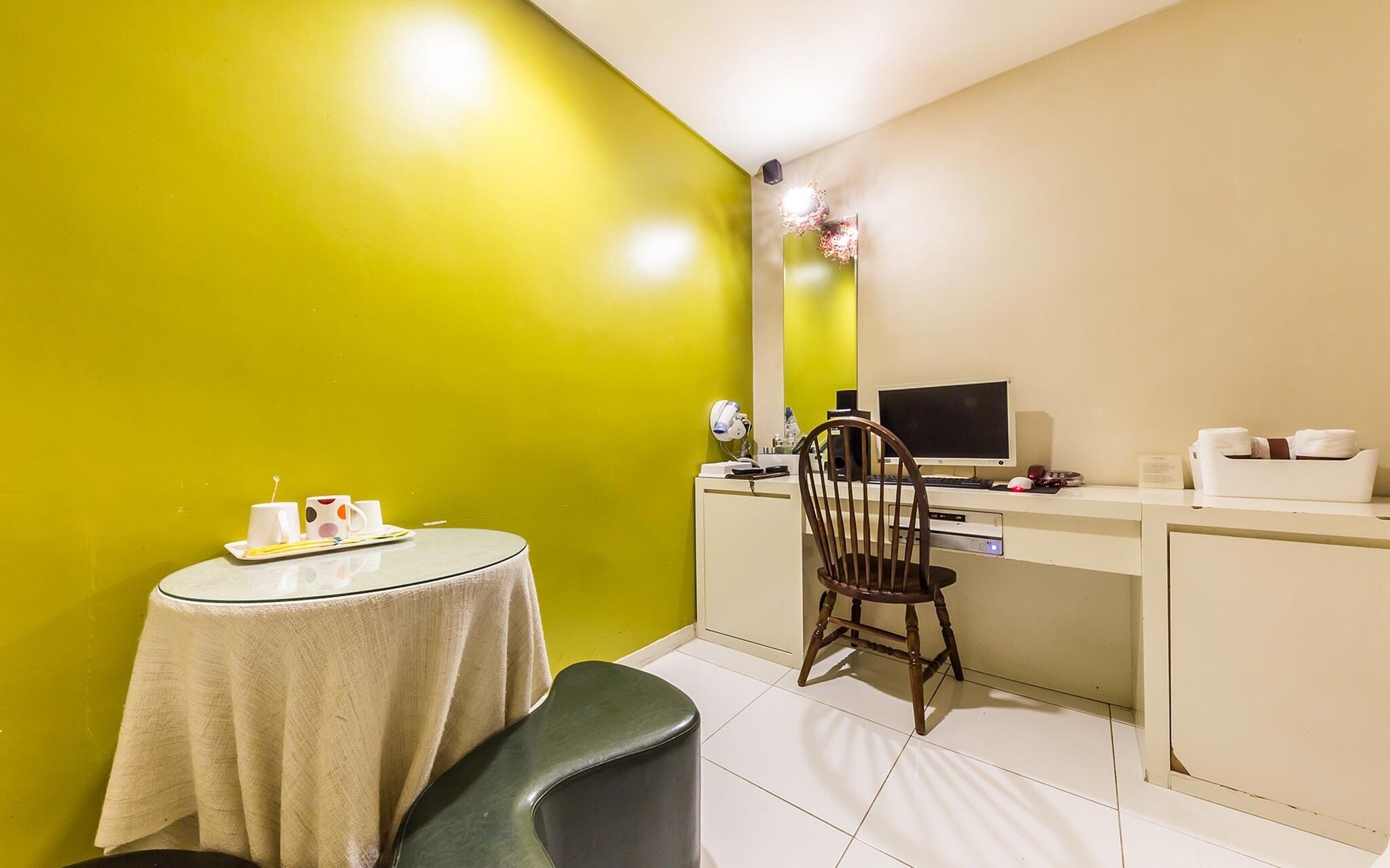 Nokbeon Hotel Galley