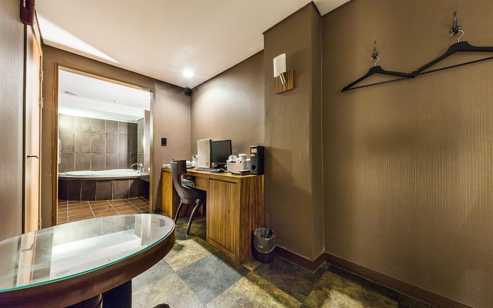 Nokbeon Hotel Galley