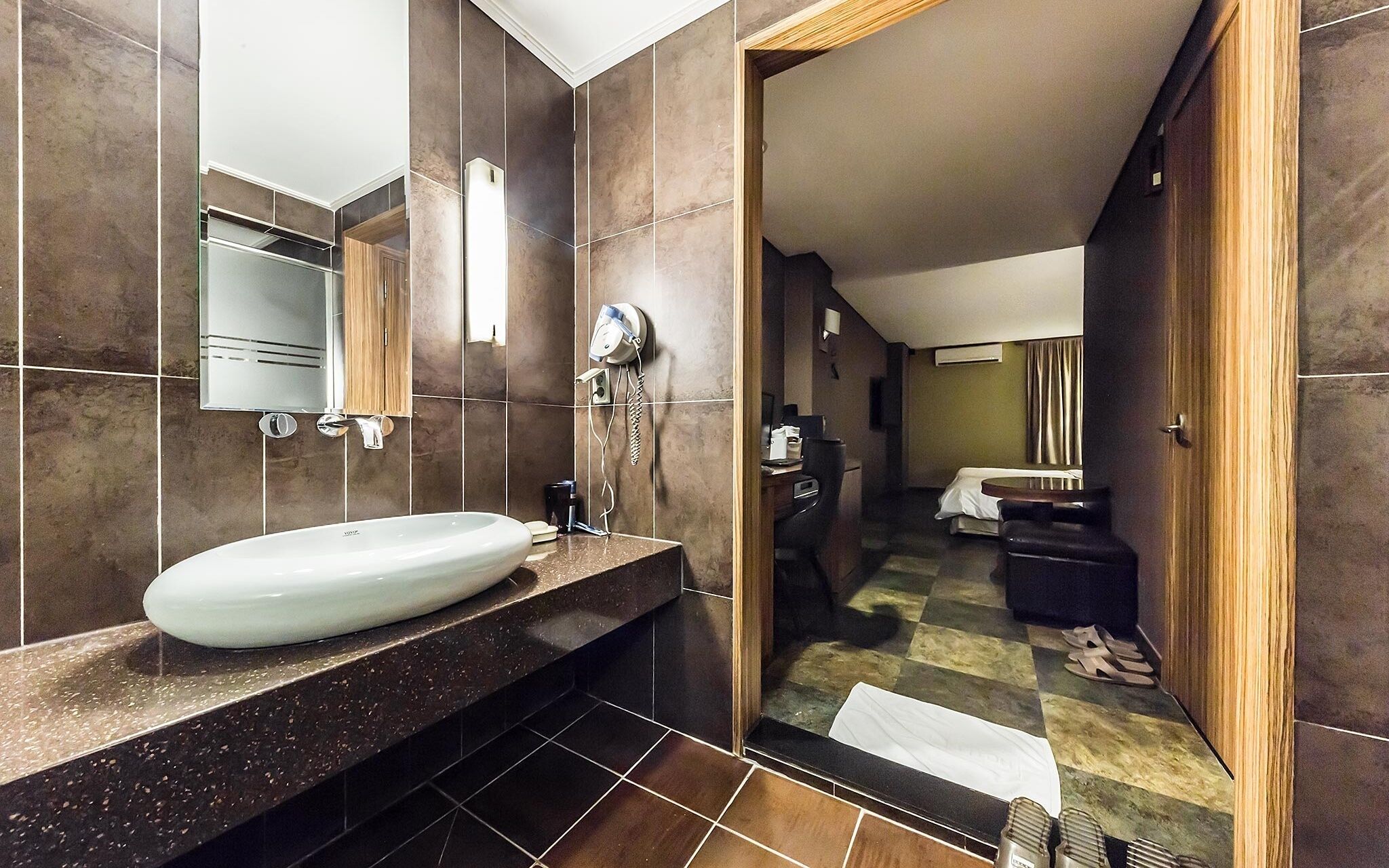 Nokbeon Hotel Galley