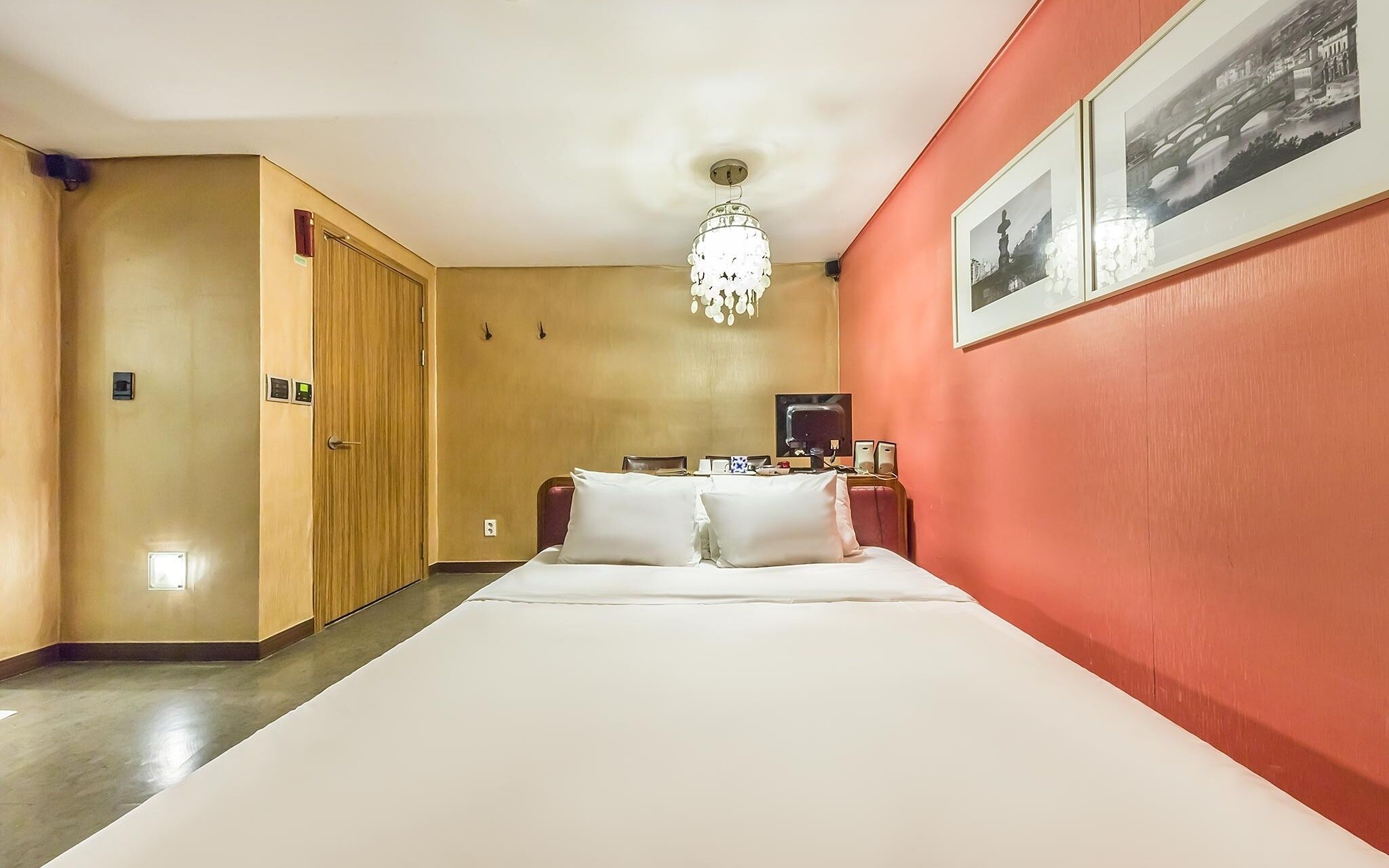 Nokbeon Hotel Galley