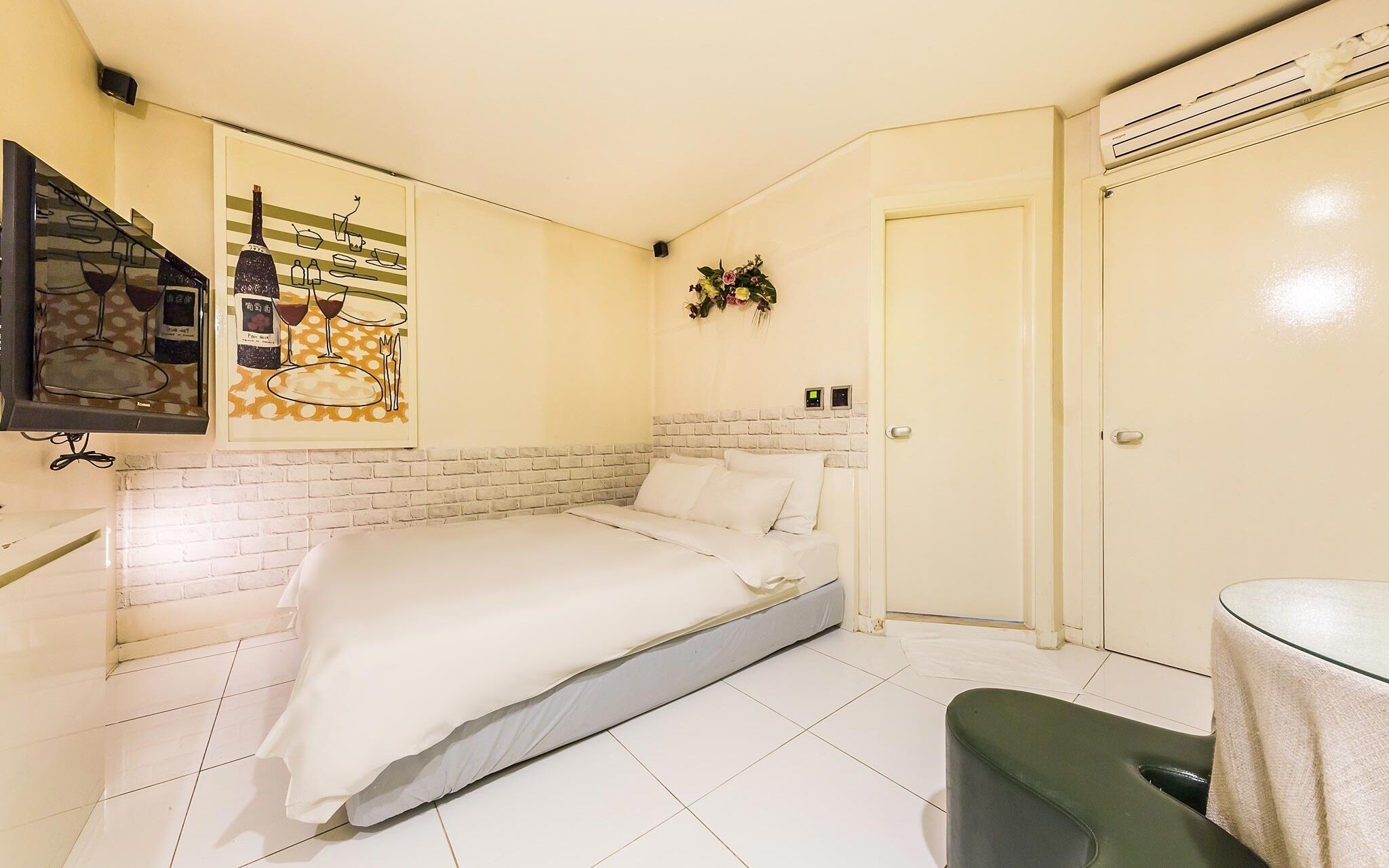 Nokbeon Hotel Galley