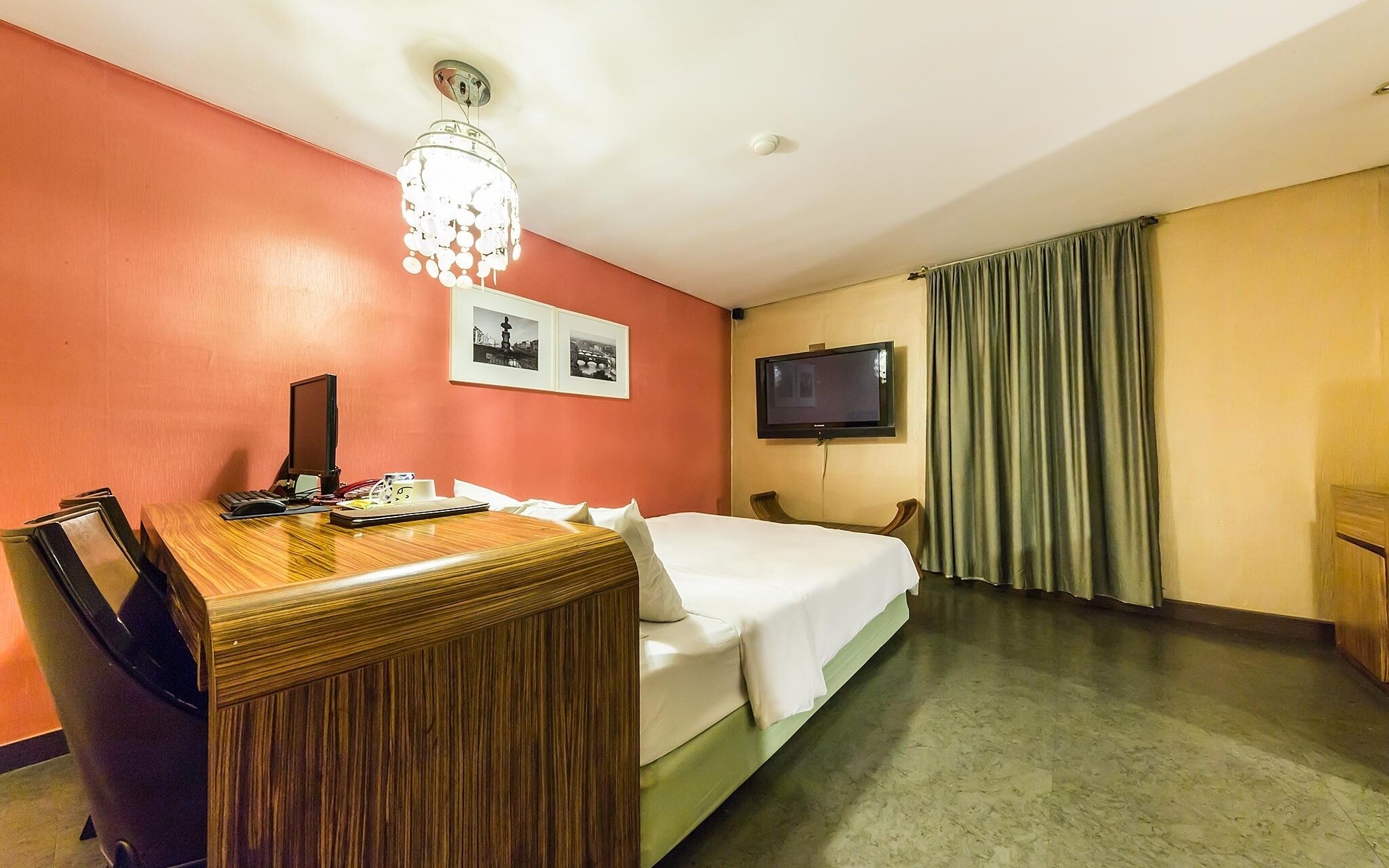 Nokbeon Hotel Galley