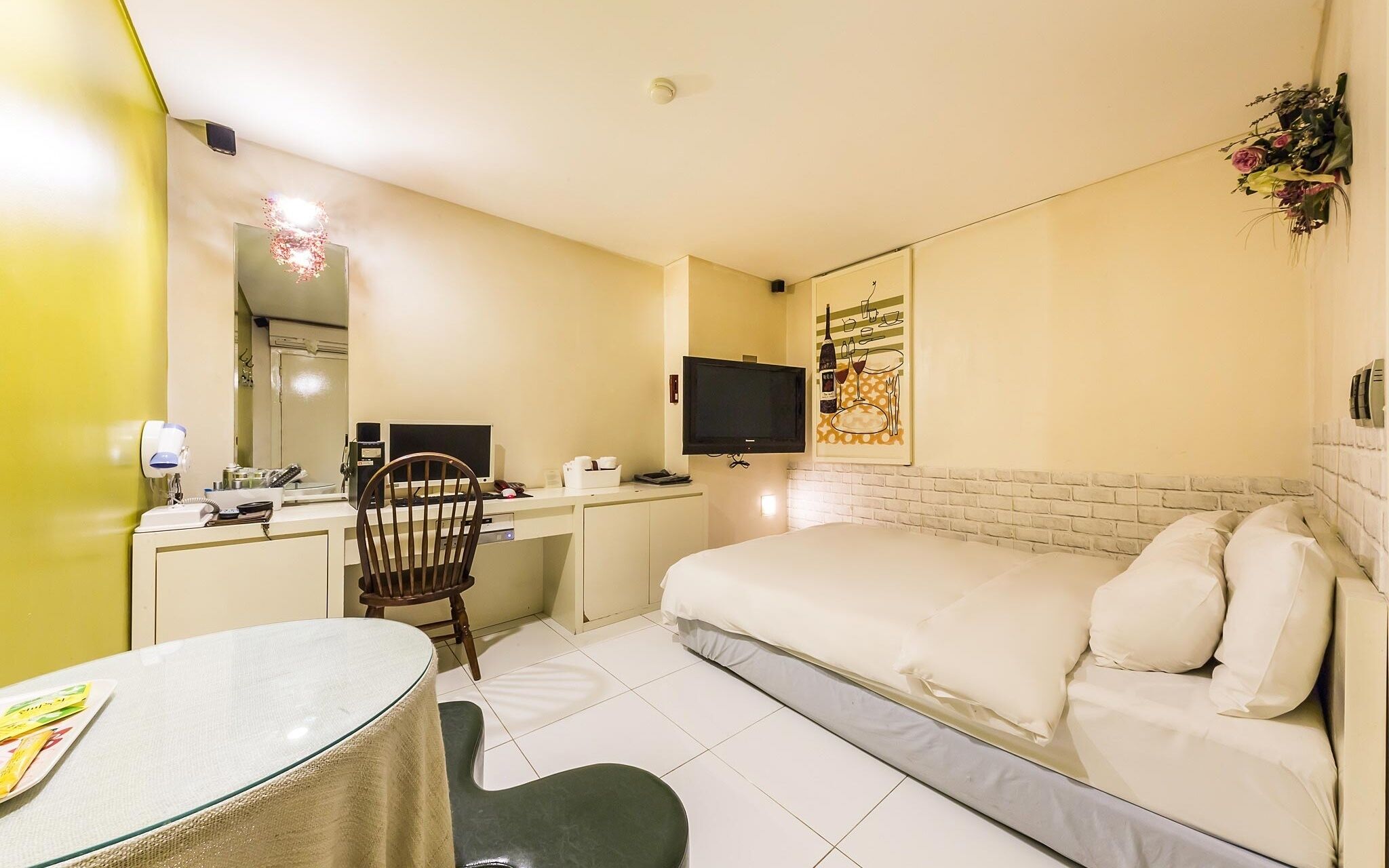 Nokbeon Hotel Galley