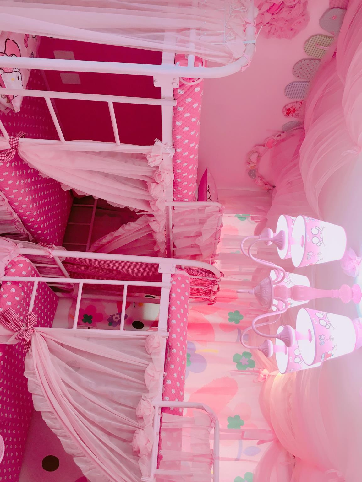 Pink  Bed And Breakfast Hostel