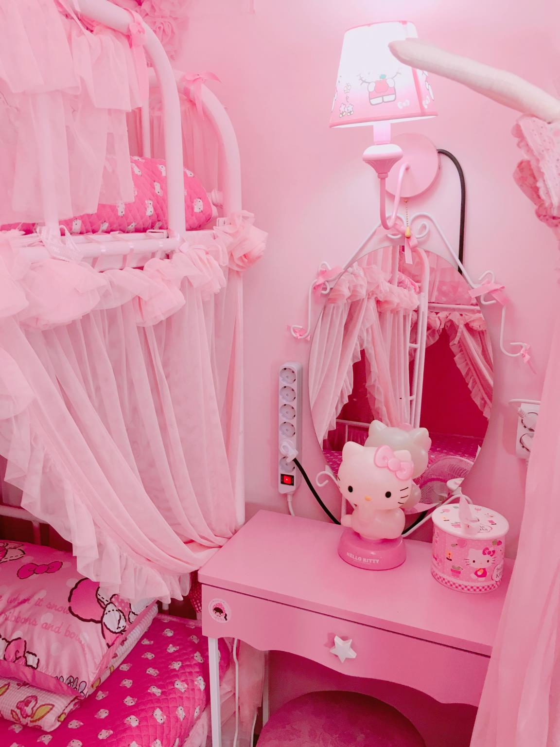Pink  Bed And Breakfast Hostel