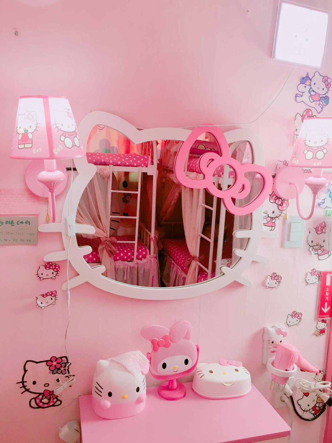 Pink  Bed And Breakfast Hostel