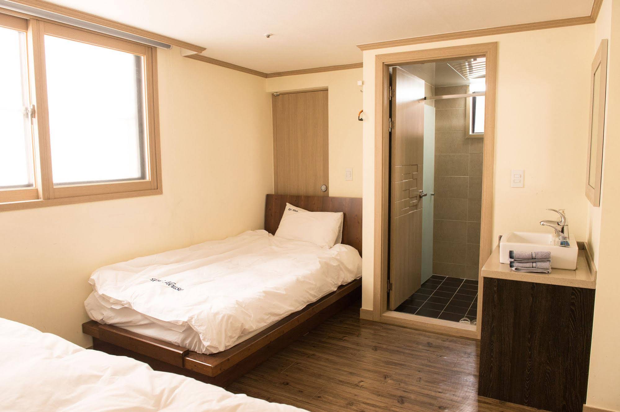 Roi Guest House