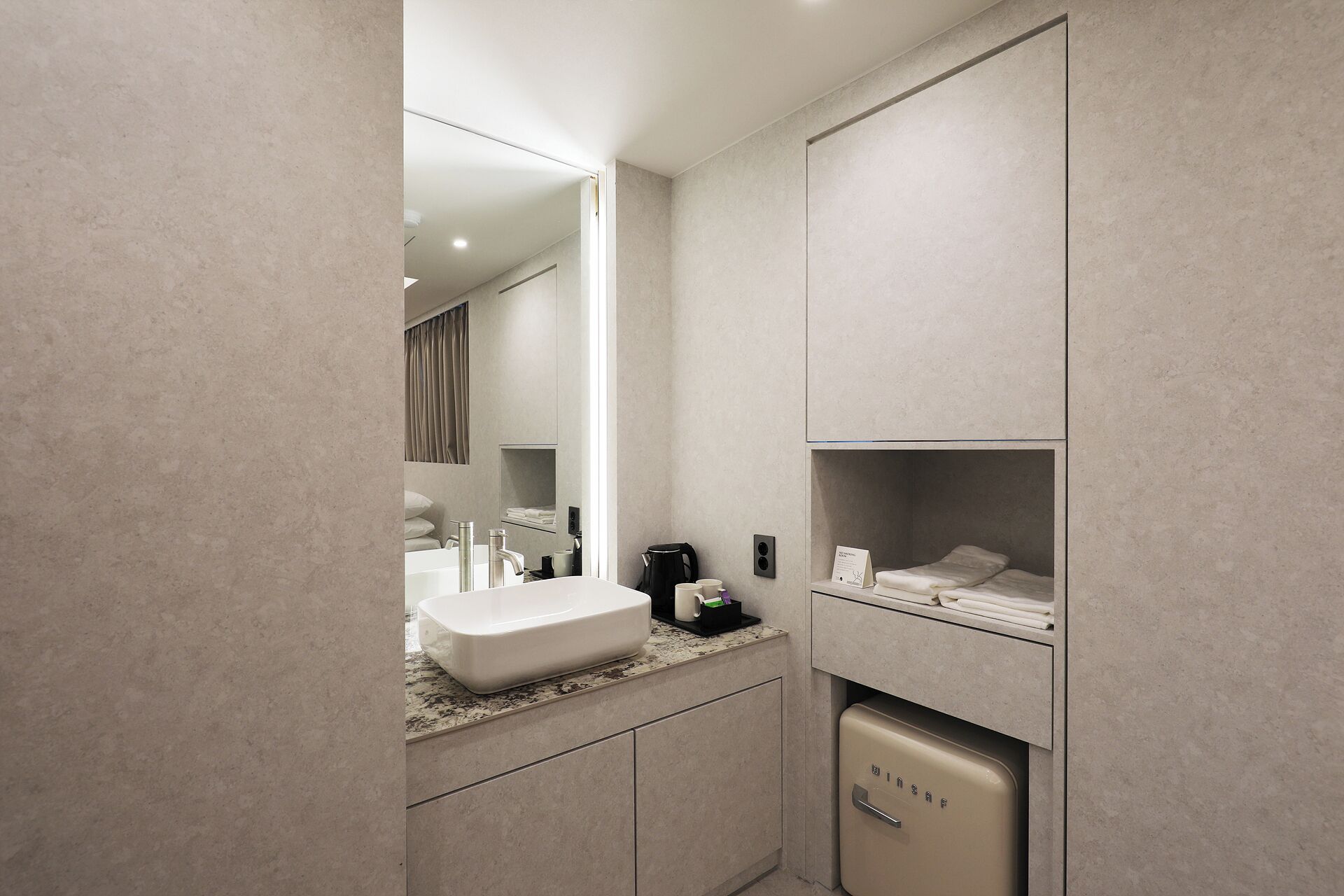 Seoul Inn Hotel by the Designers