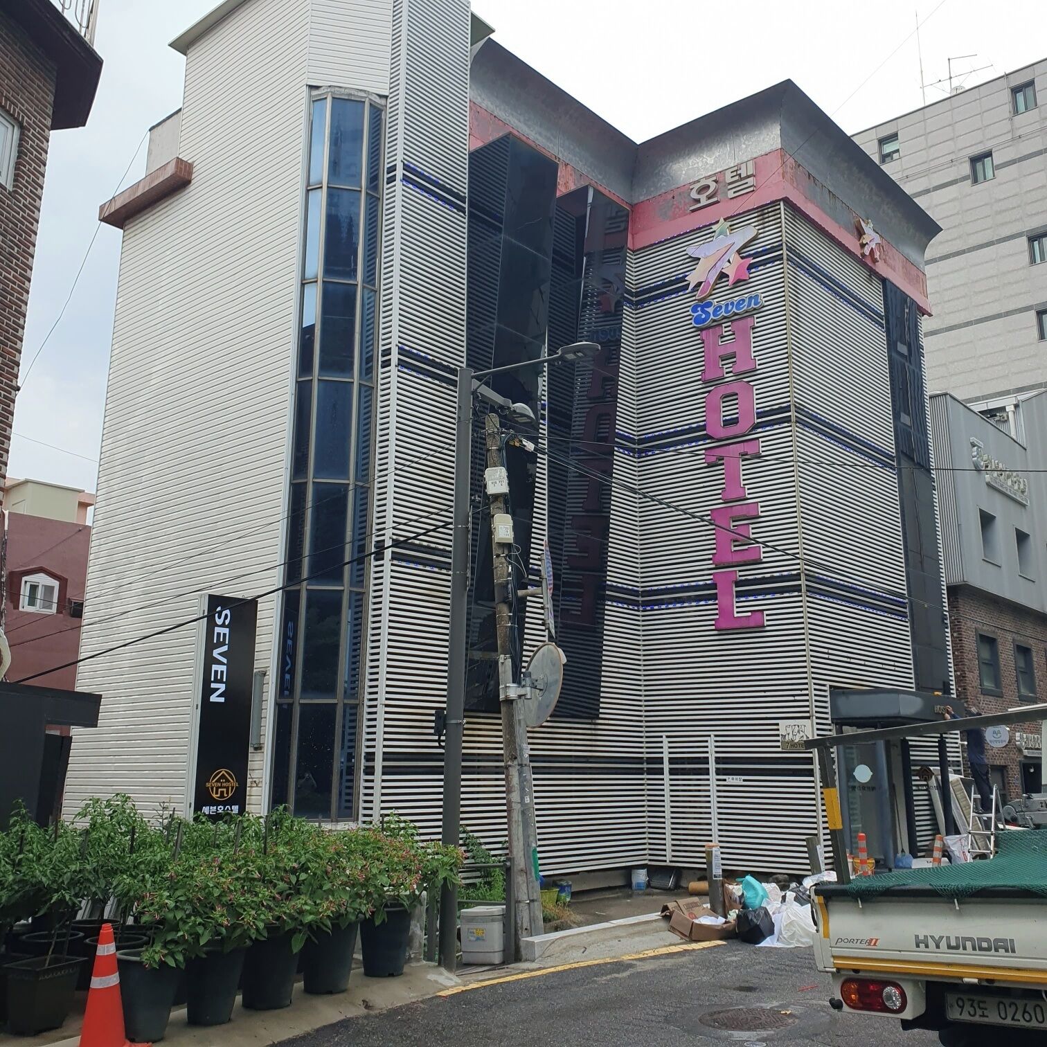 Seven Hostel