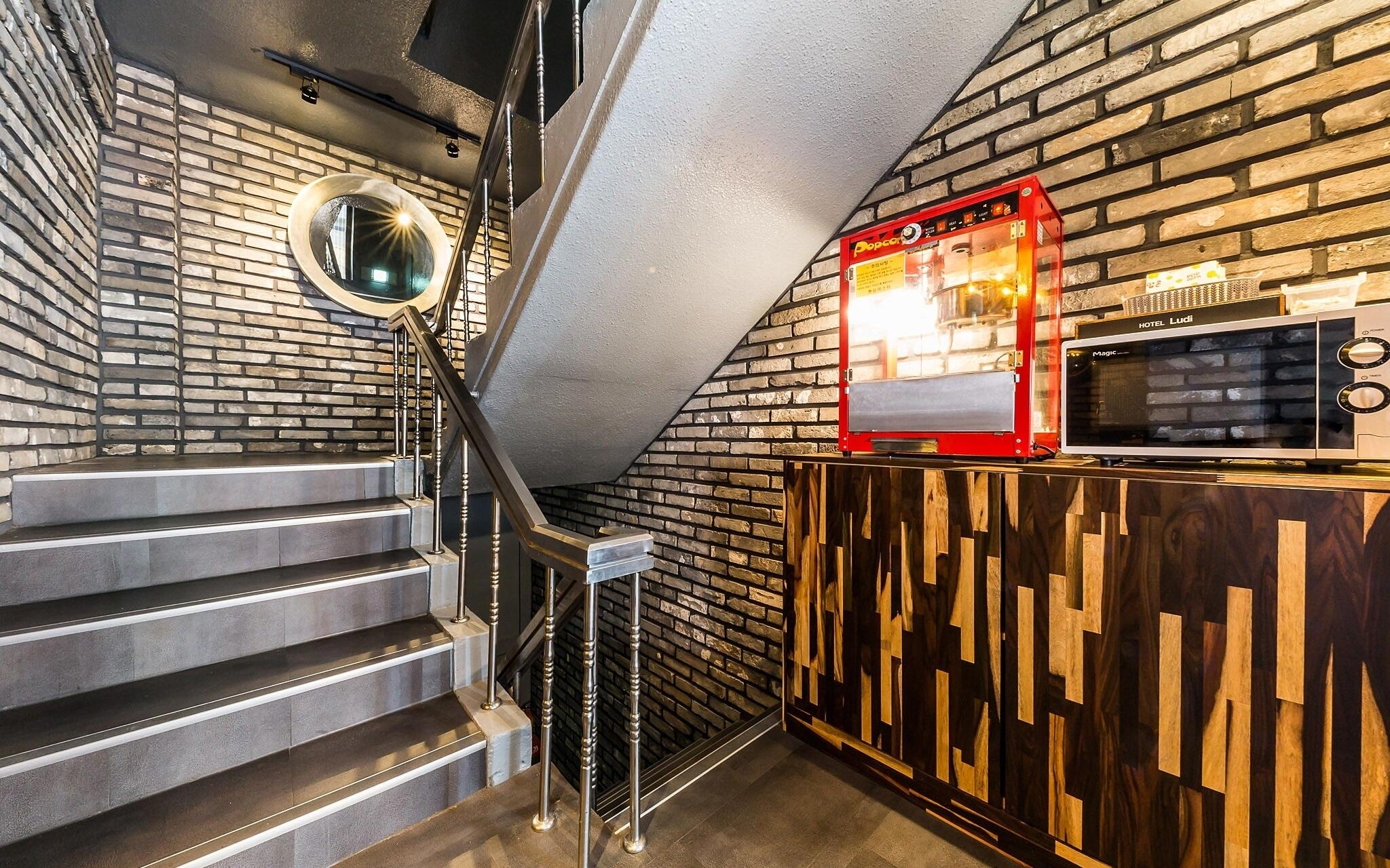 Shinchon Hotel Ludi