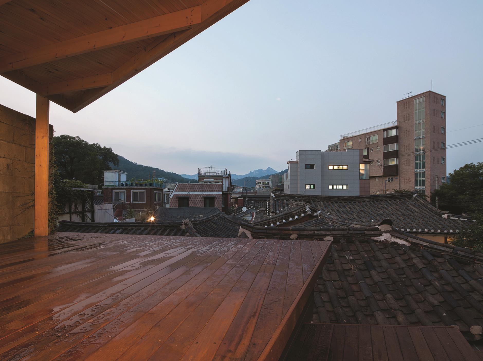 Side Hanok Residence
