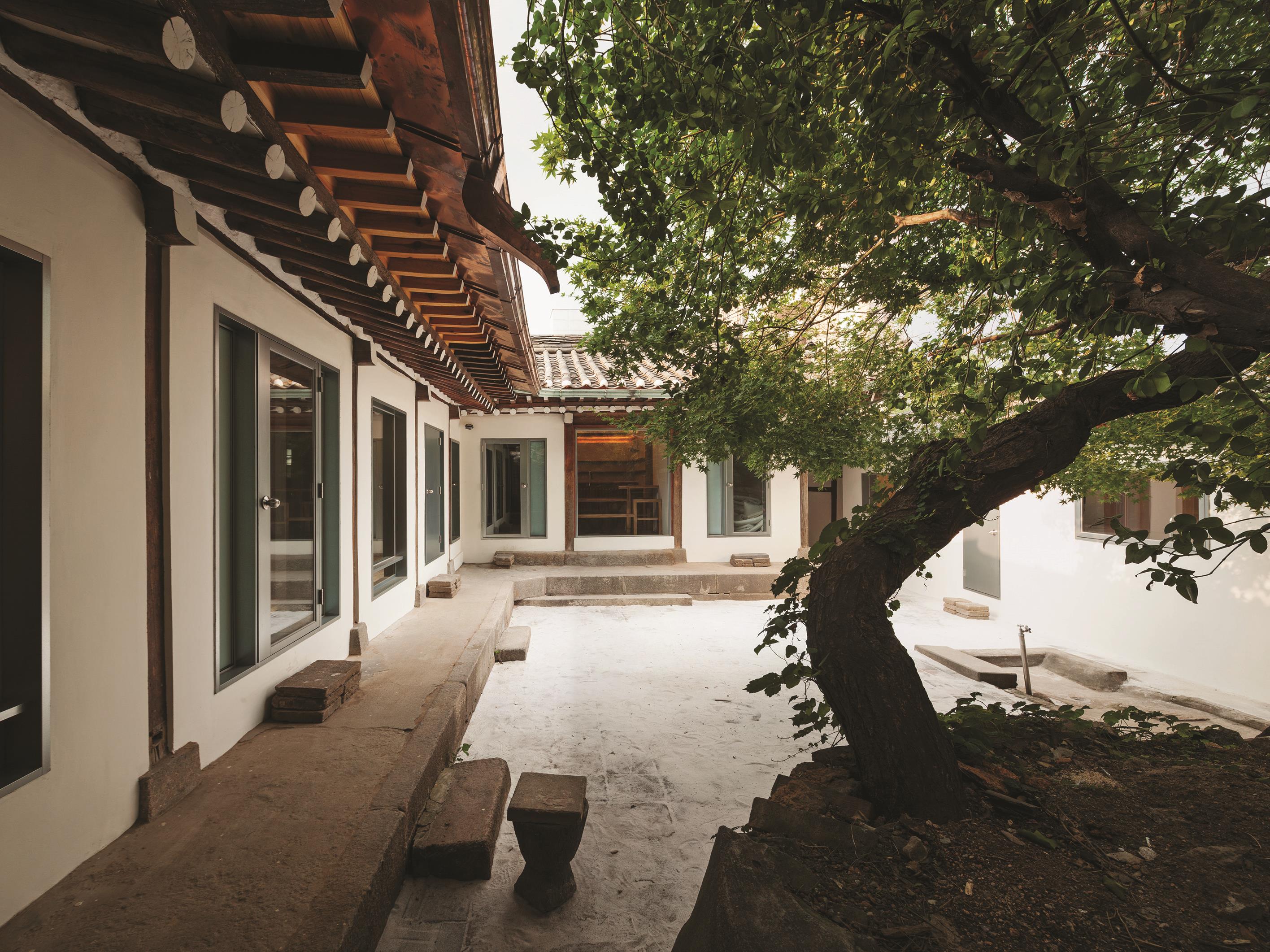 Side Hanok Residence