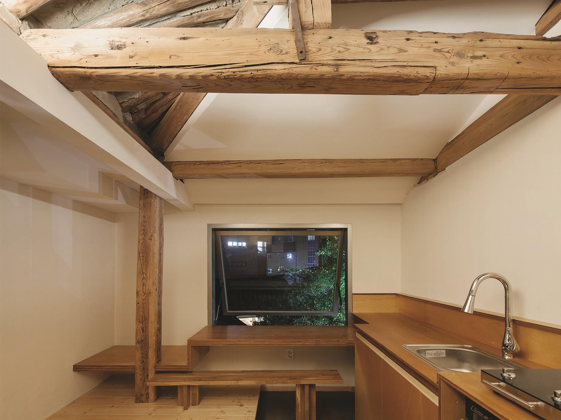 Side Hanok Residence