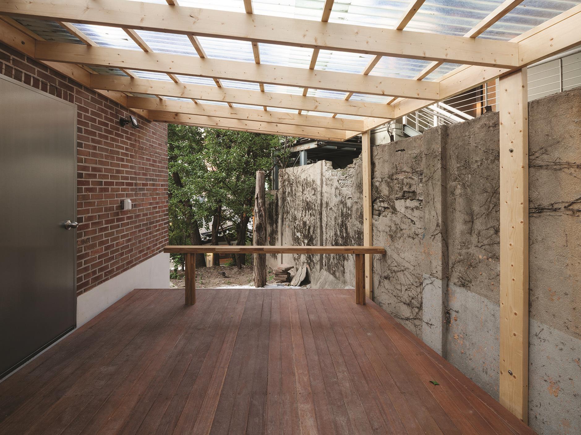 Side Hanok Residence