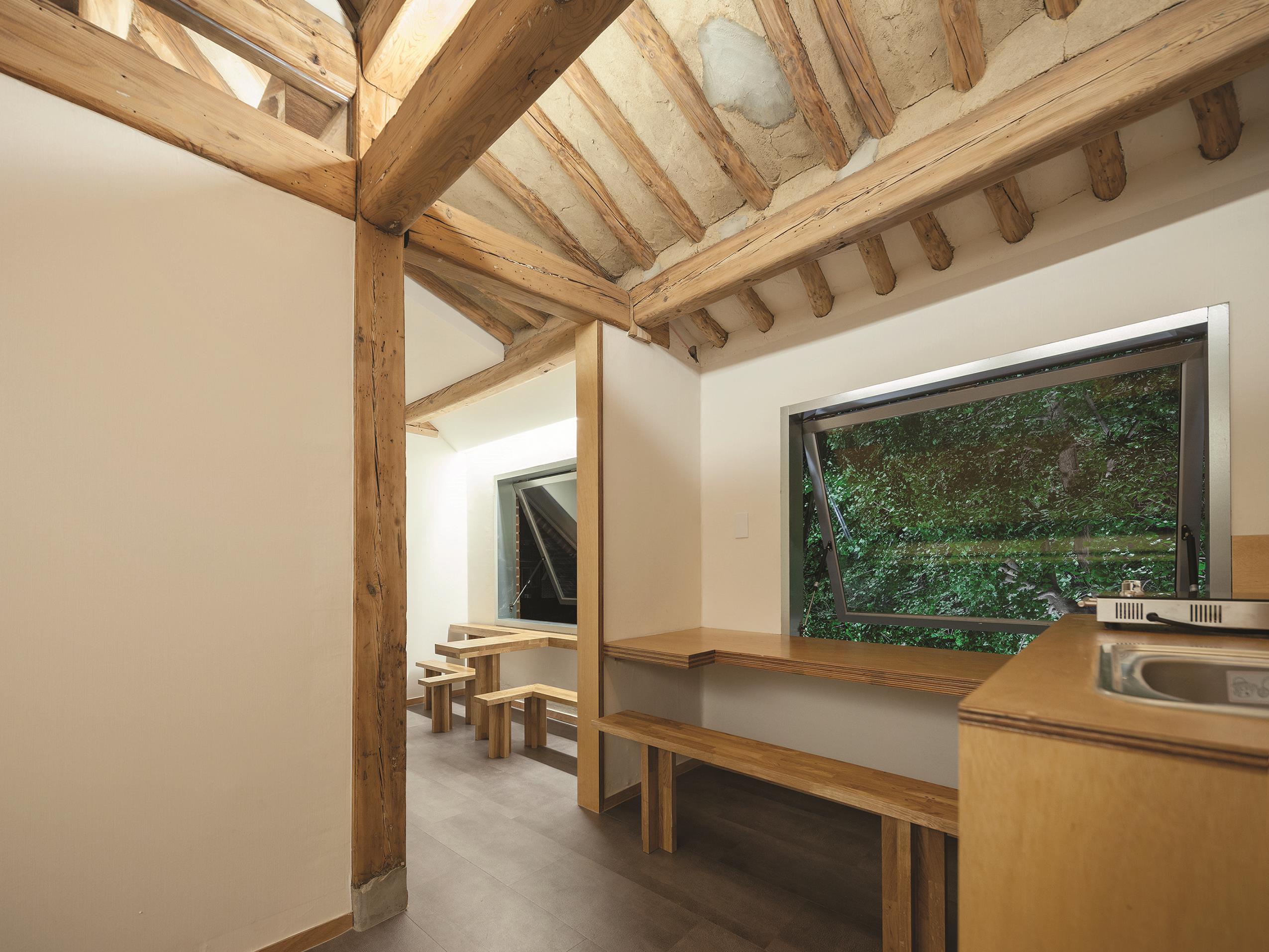 Side Hanok Residence