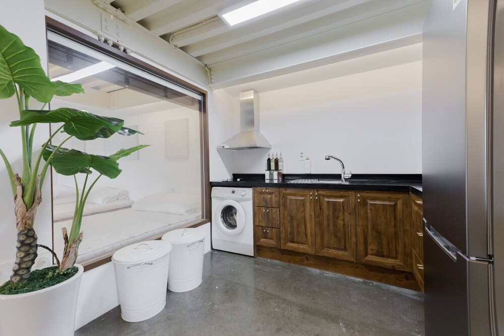 Sio Hostel L-Suite
