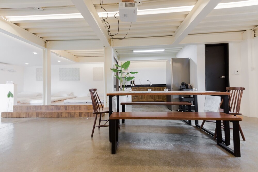 Sio Hostel L-Suite