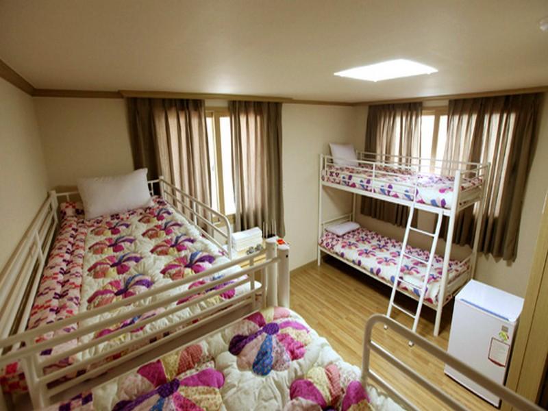 SS Guesthouse - Hostel