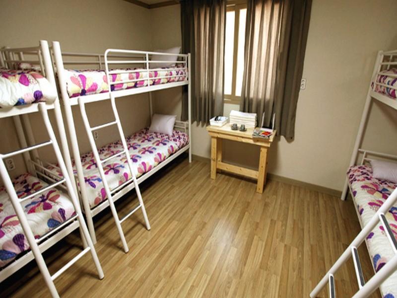 SS Guesthouse - Hostel