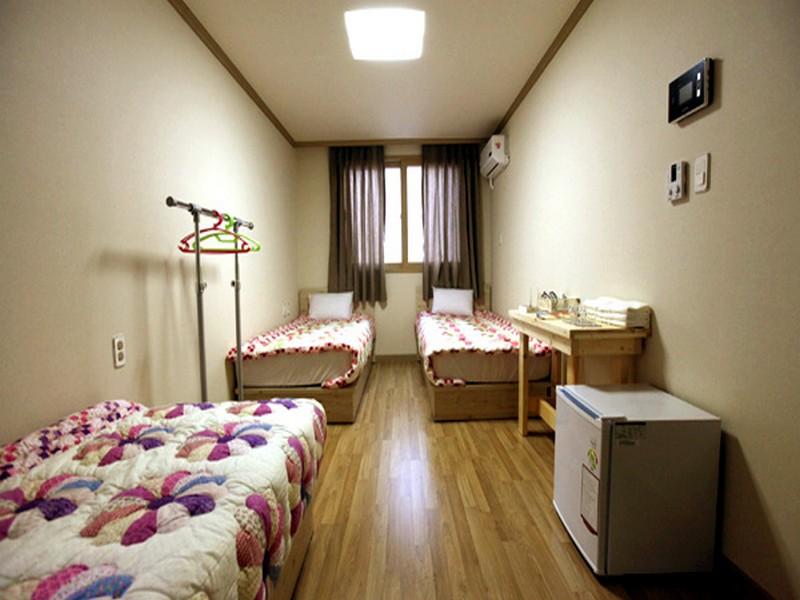 SS Guesthouse - Hostel
