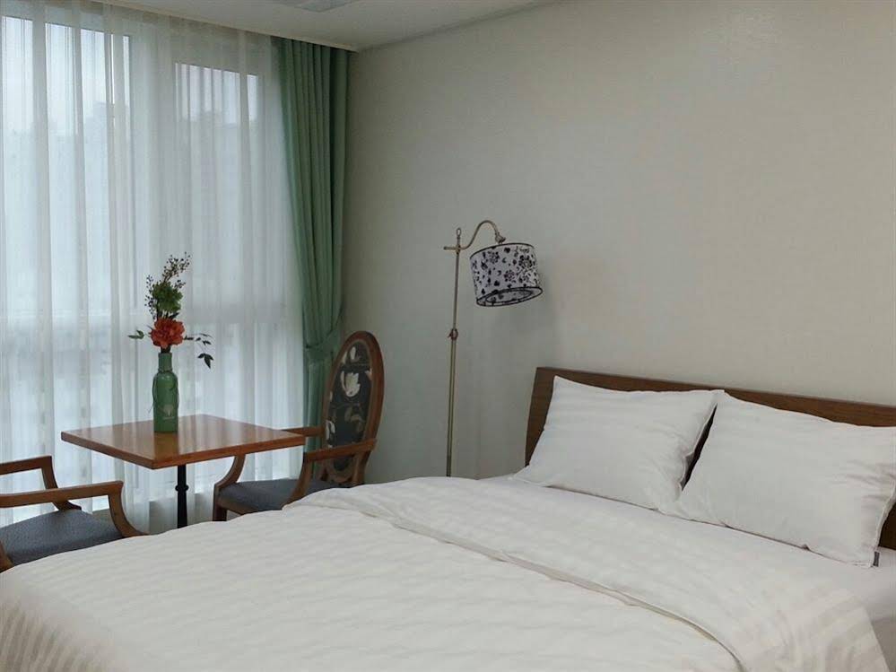Ten-Q Global Residence