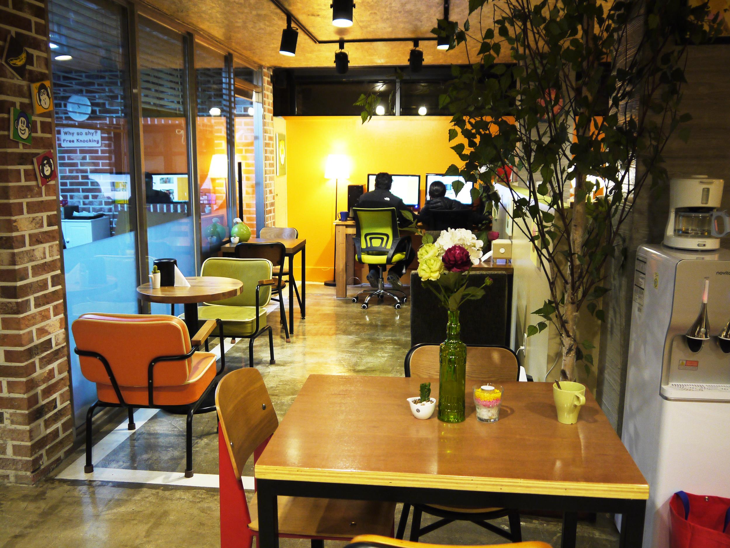 Travelers Planet Studio Type Hostel