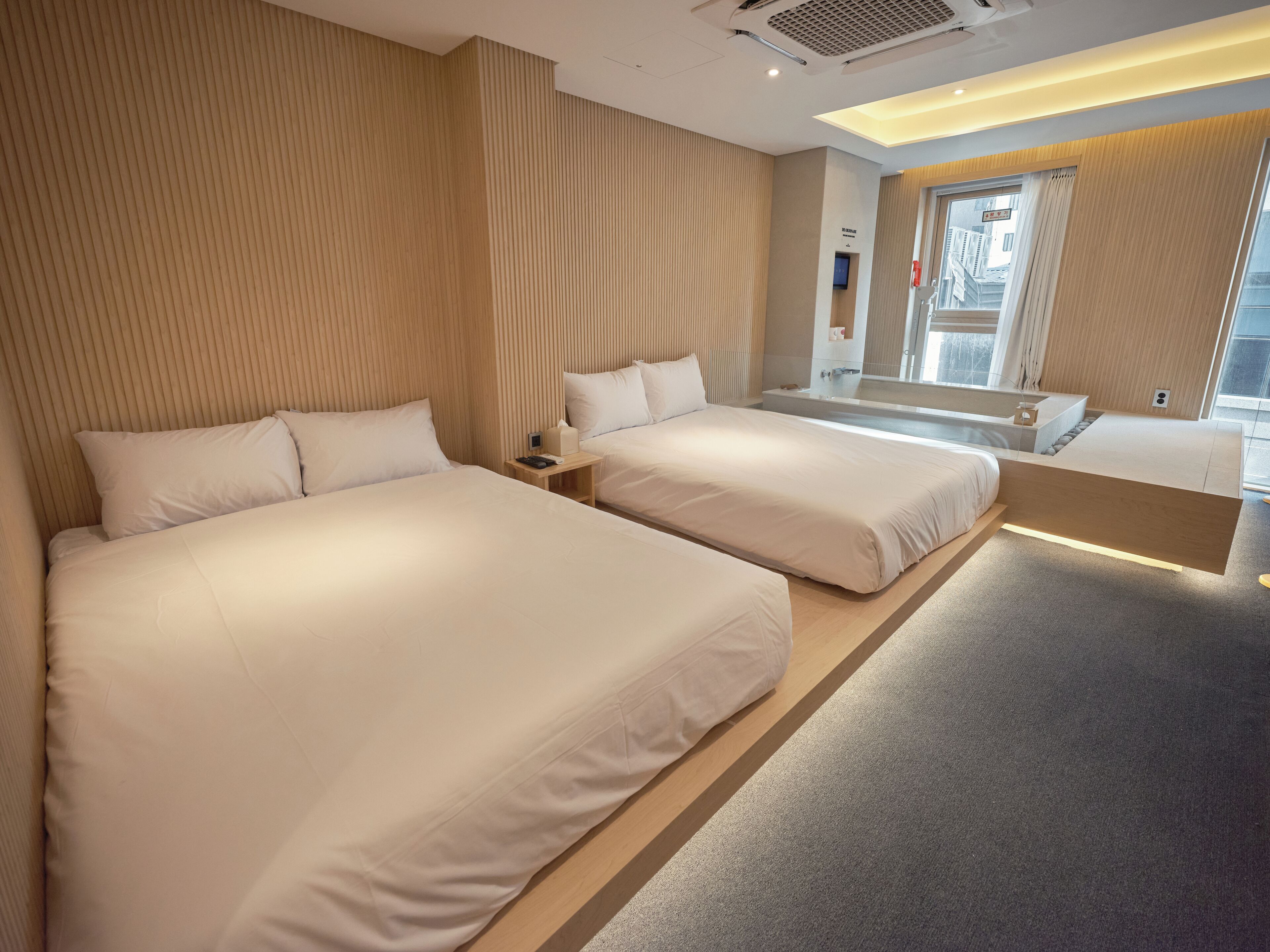 Uh Suite Seoul Square