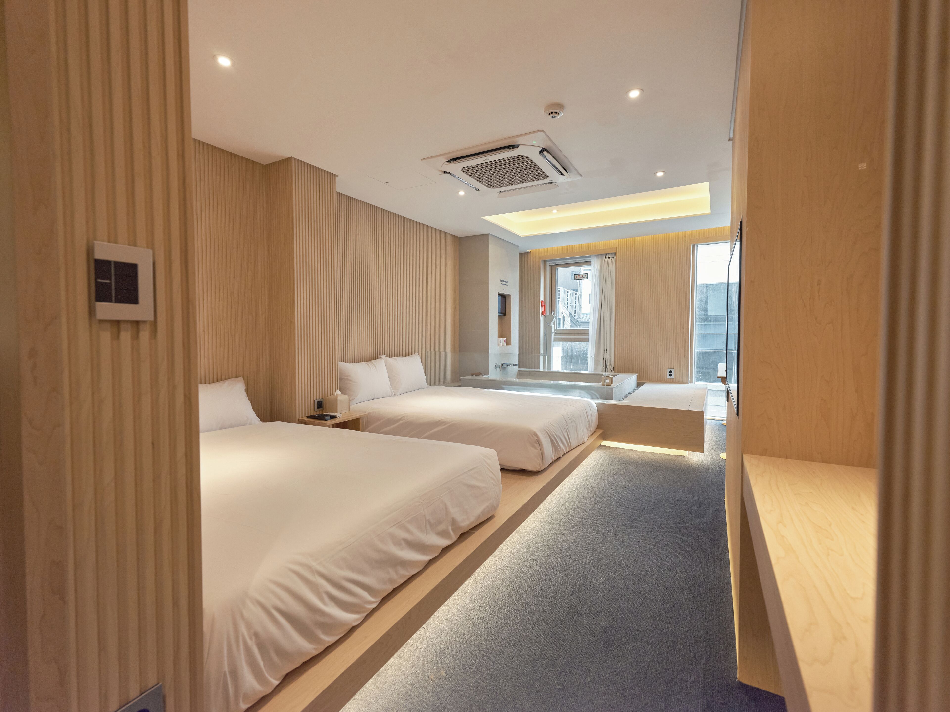Uh Suite Seoul Square