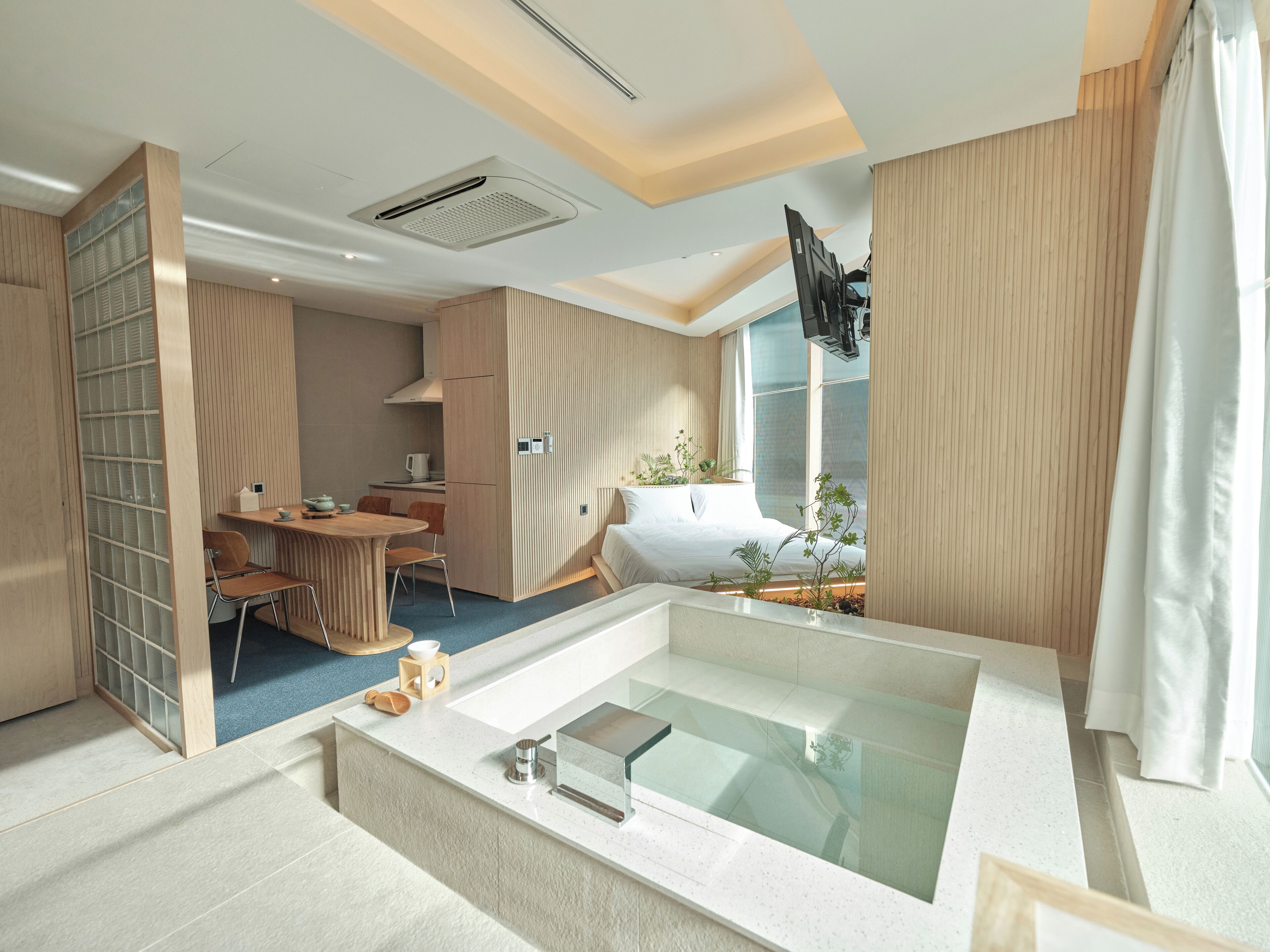 Uh Suite Seoul Square