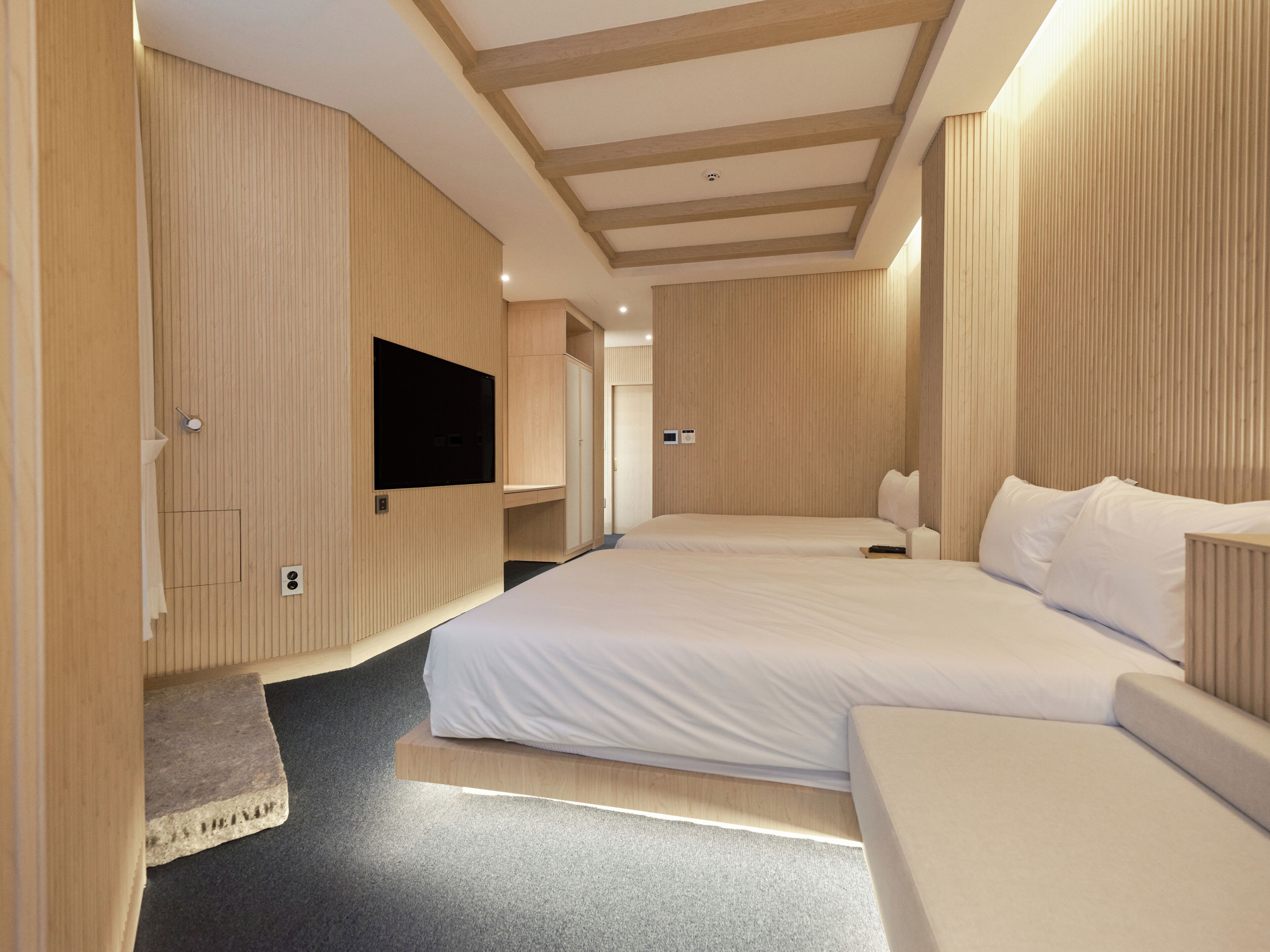 Uh Suite Seoul Square