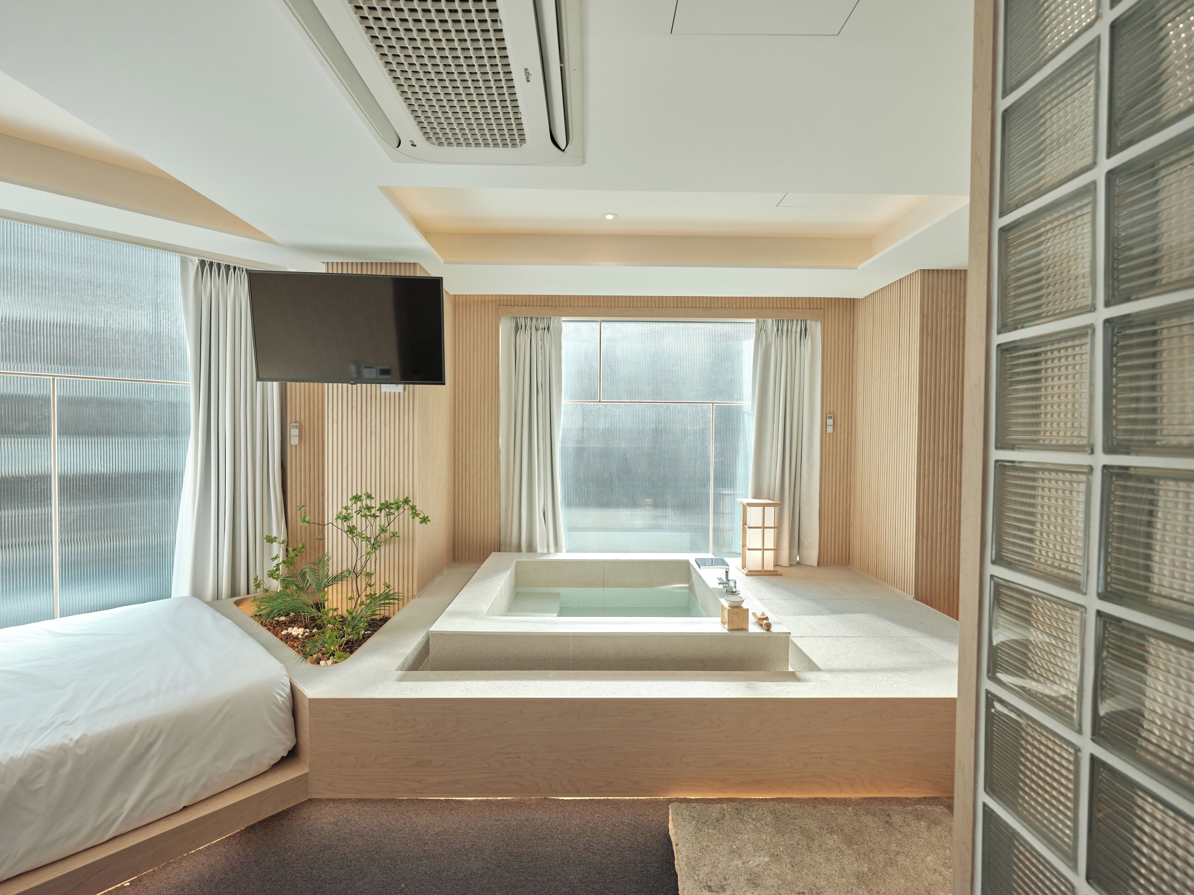 Uh Suite Seoul Square