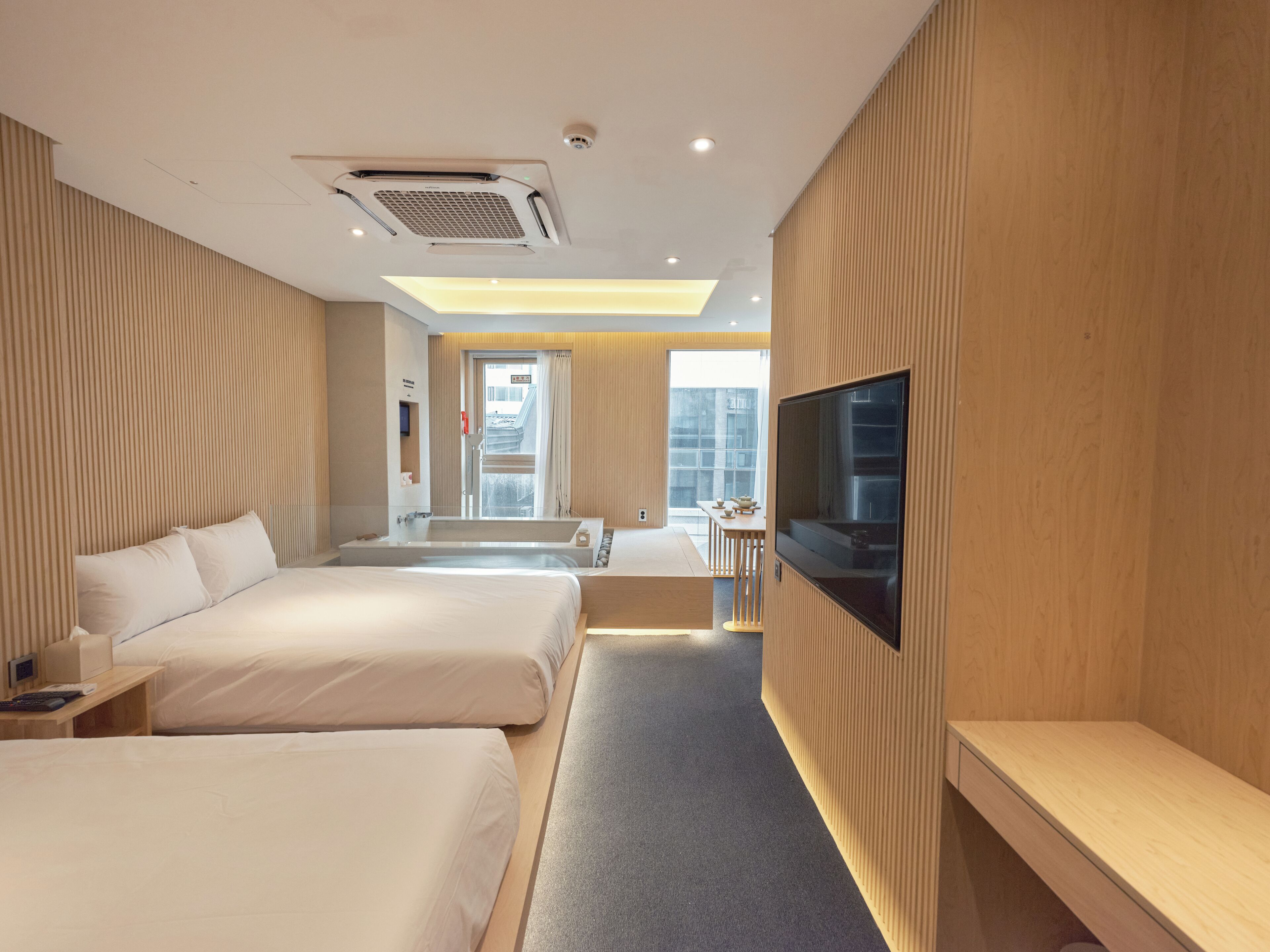 Uh Suite Seoul Square