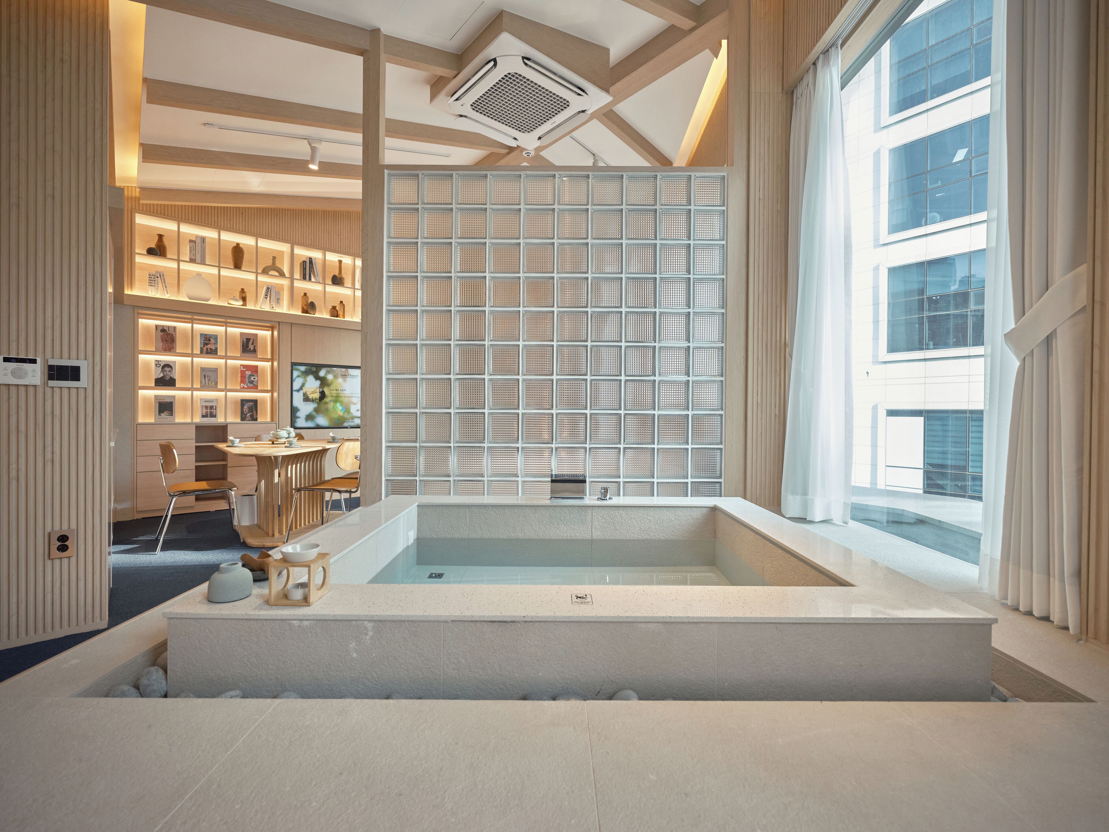 Uh Suite Seoul Square