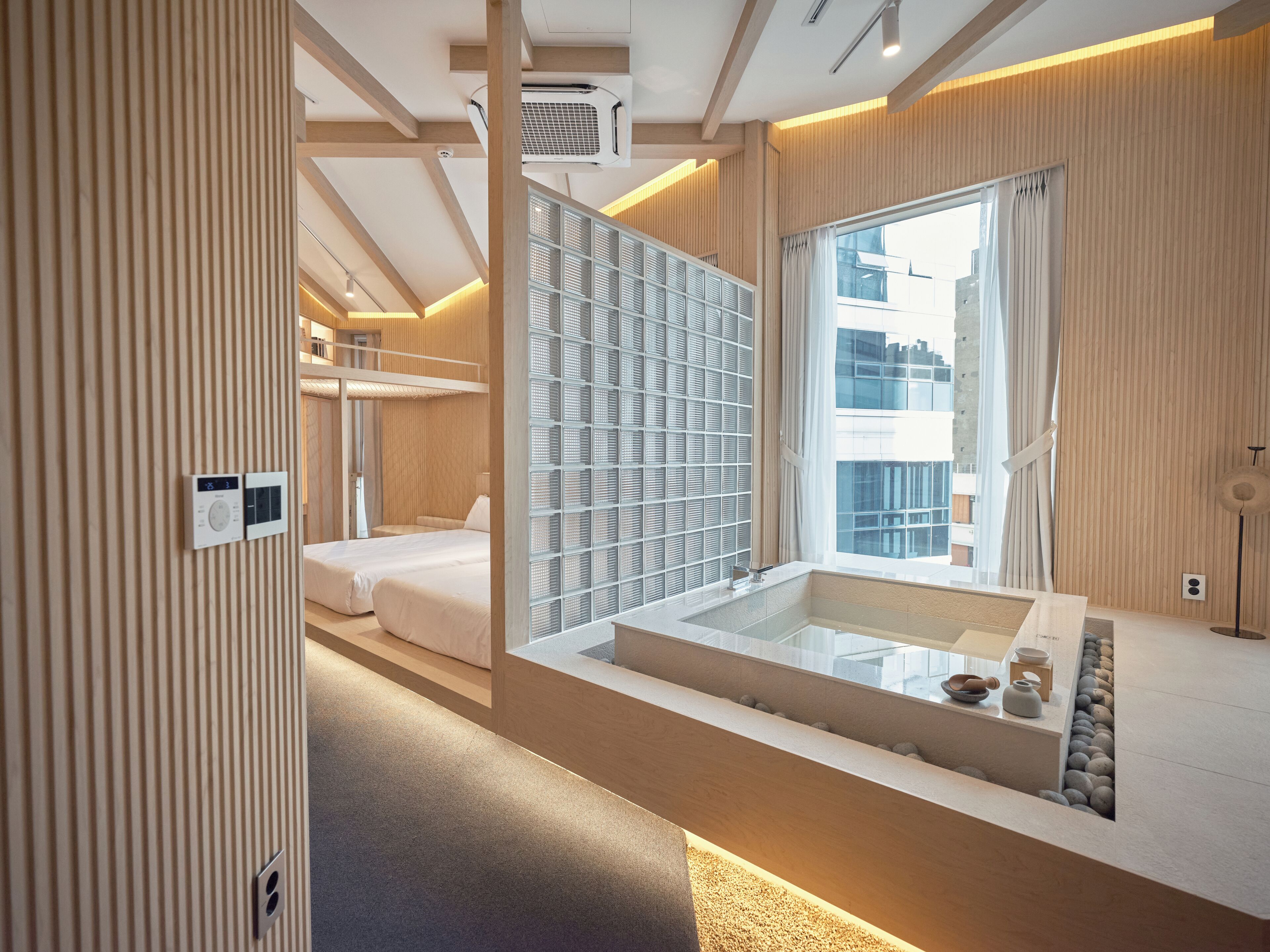 Uh Suite Seoul Square