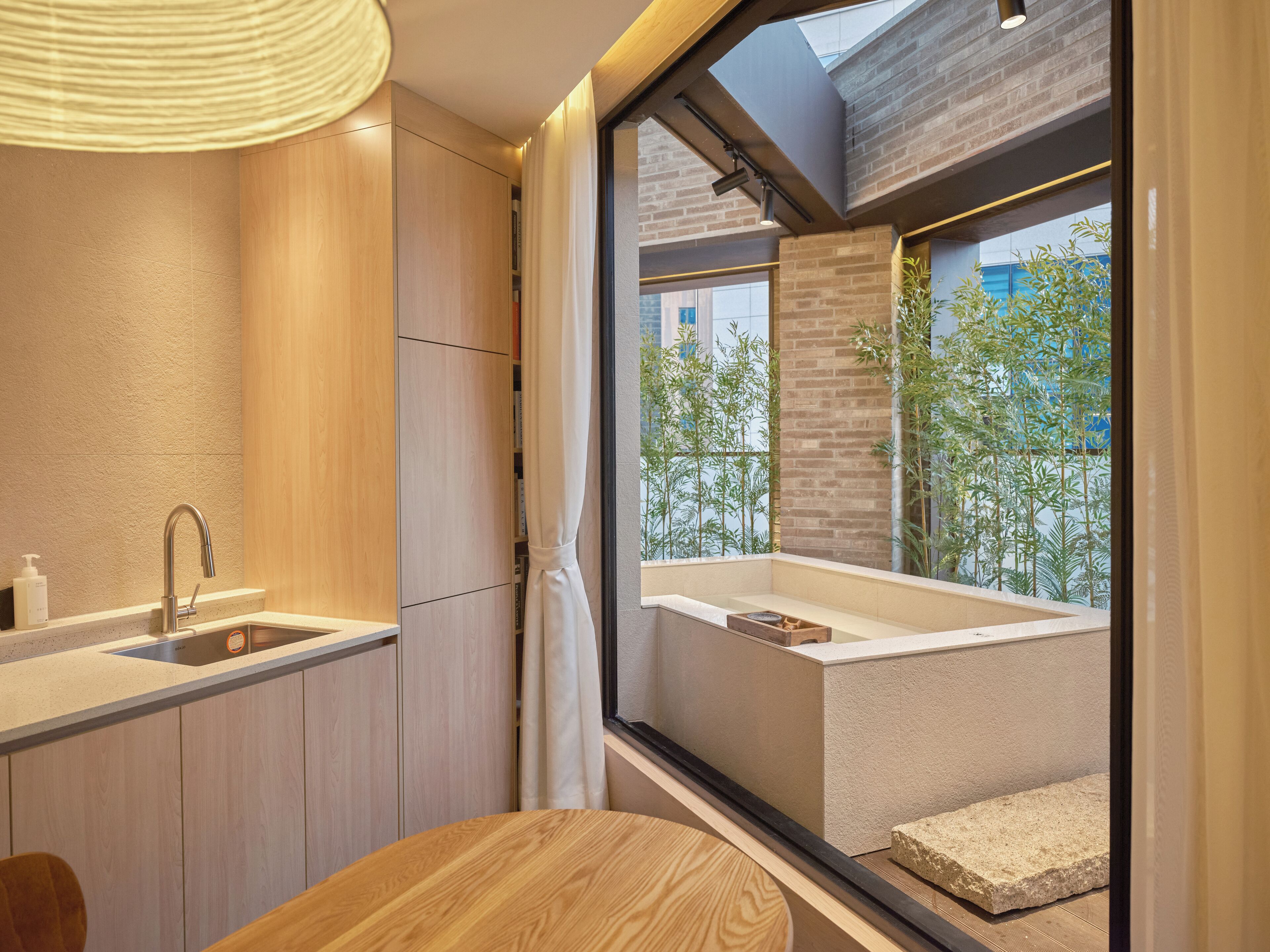 Uh Suite Seoul Square