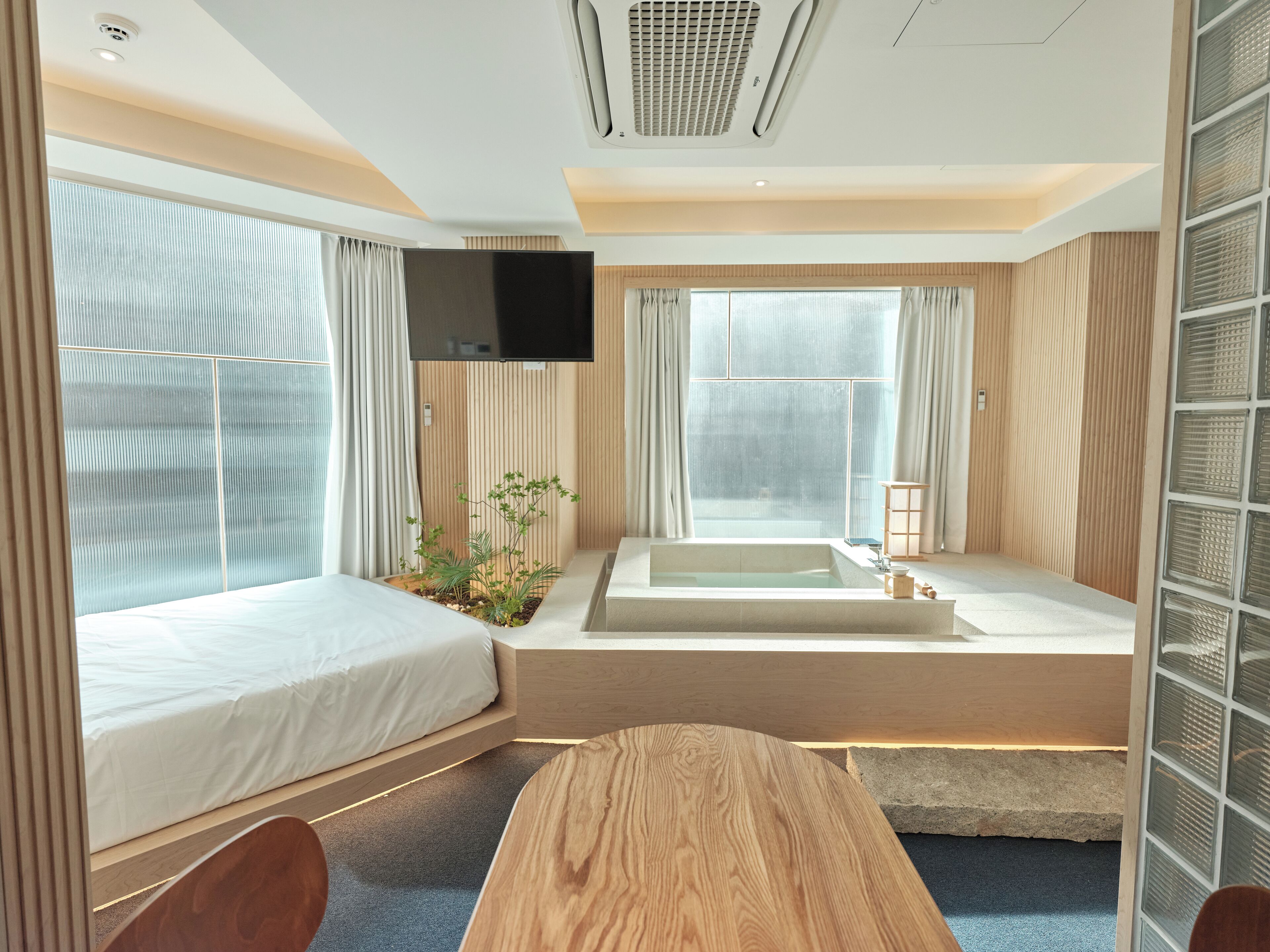 Uh Suite Seoul Square