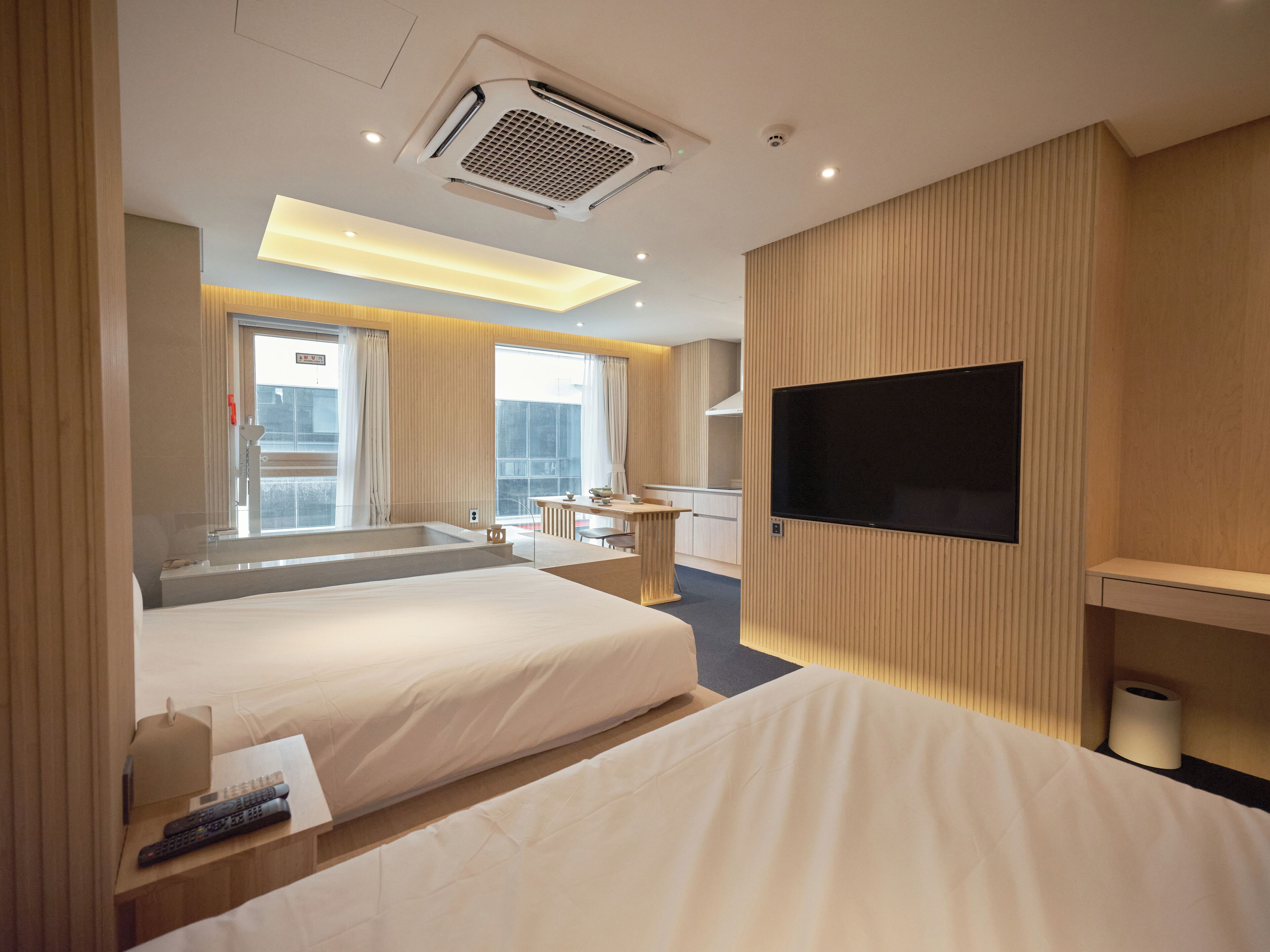 Uh Suite Seoul Square