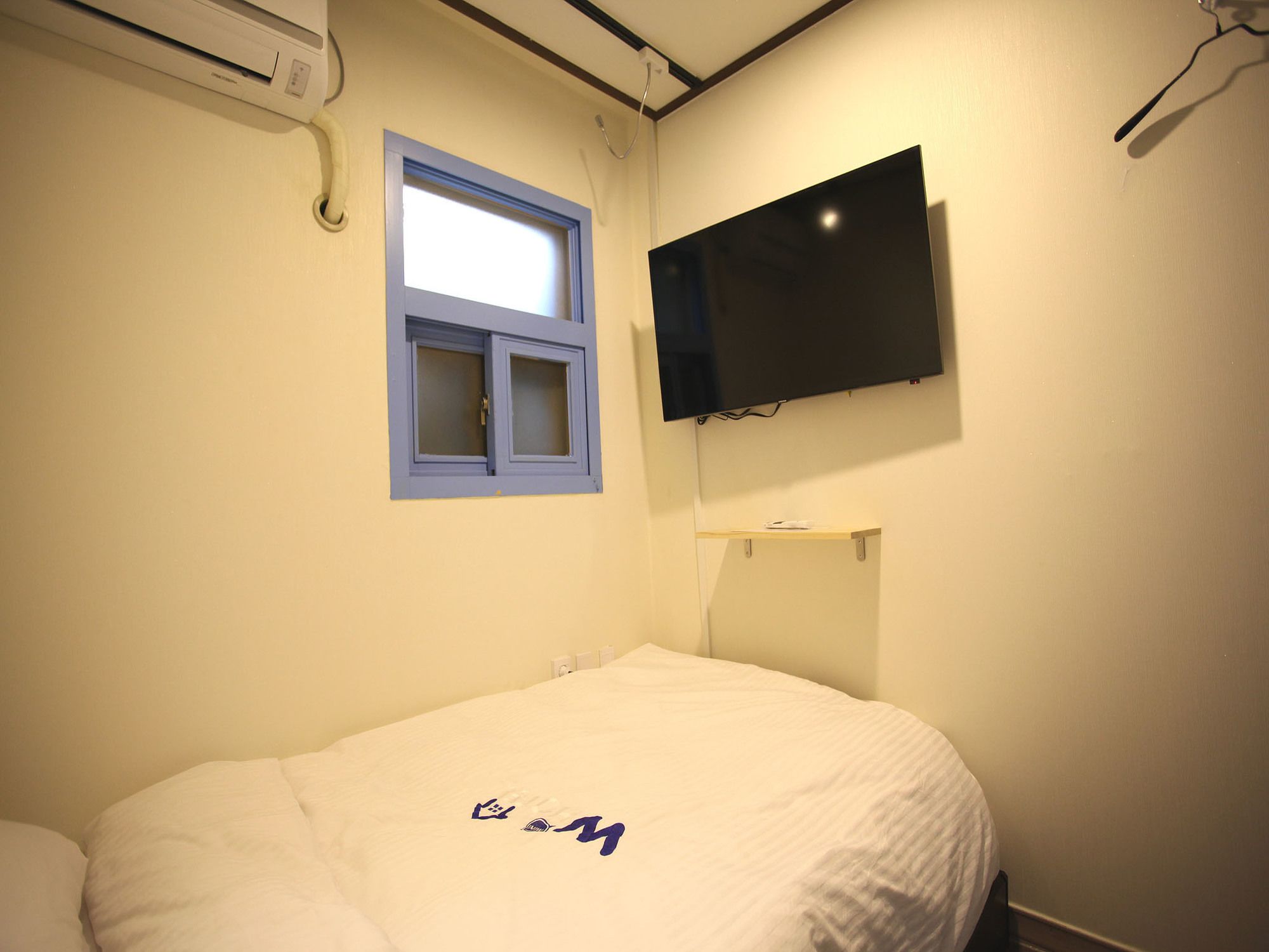 W mini hotel Hostel