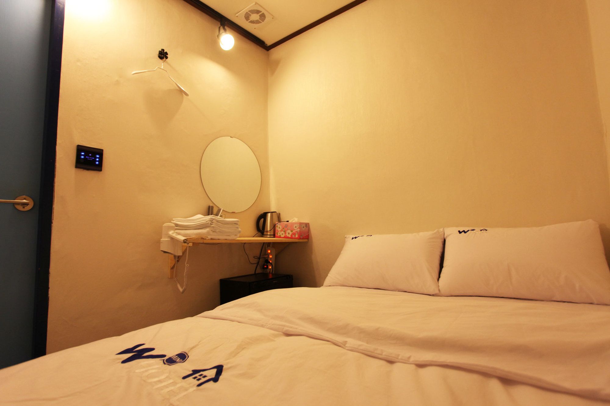 W mini hotel Hostel