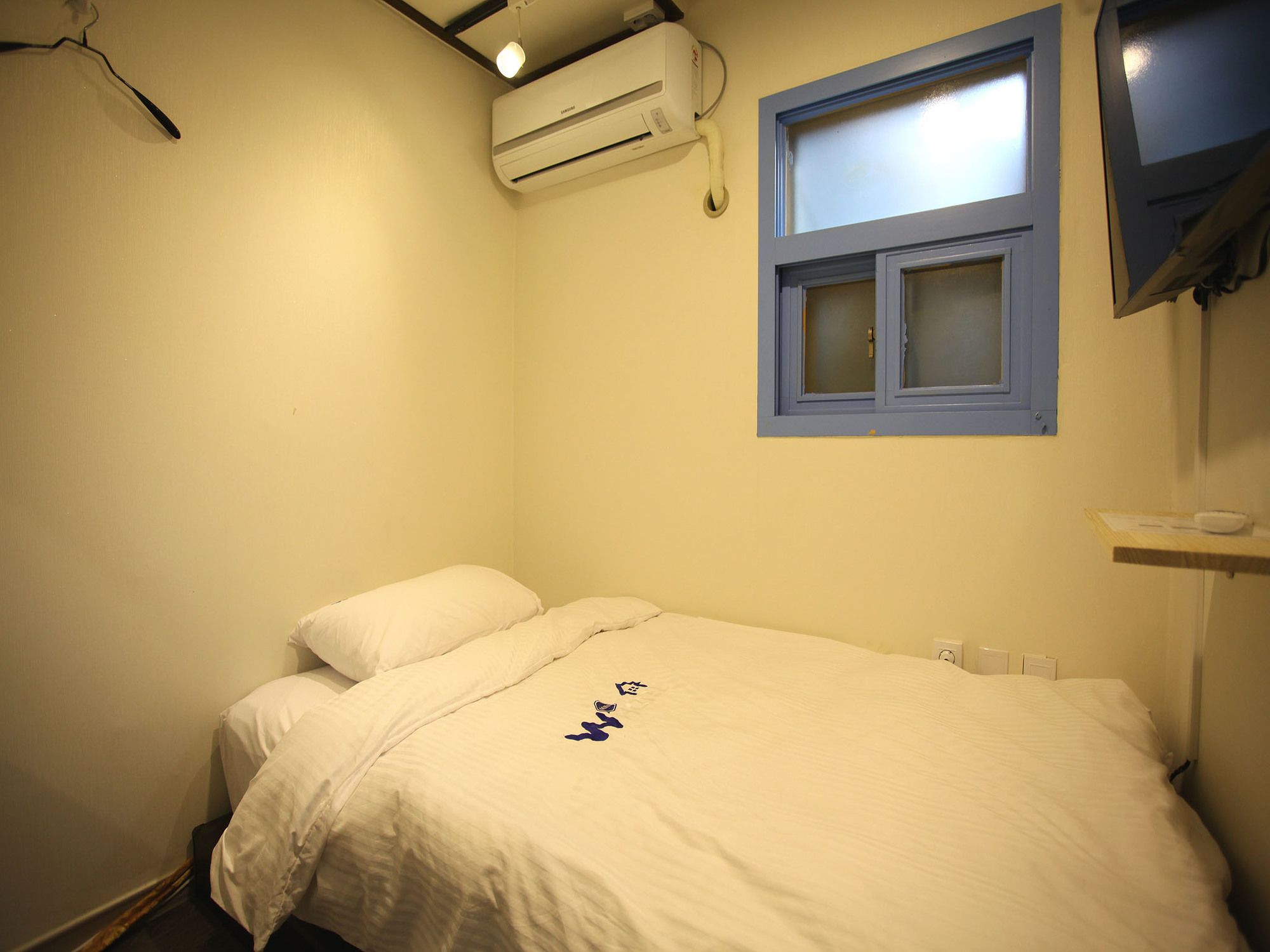 W mini hotel Hostel