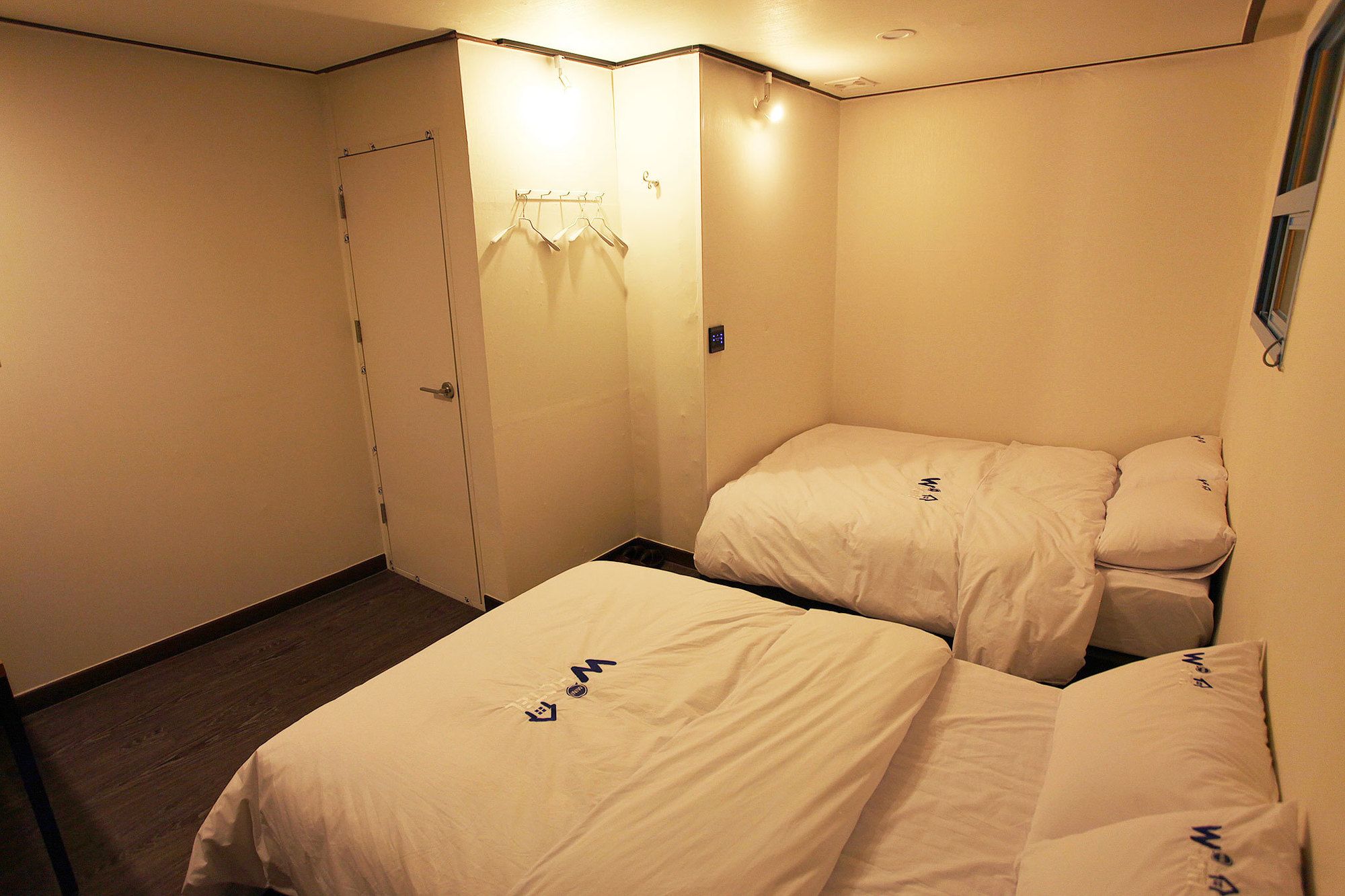 W mini hotel Hostel