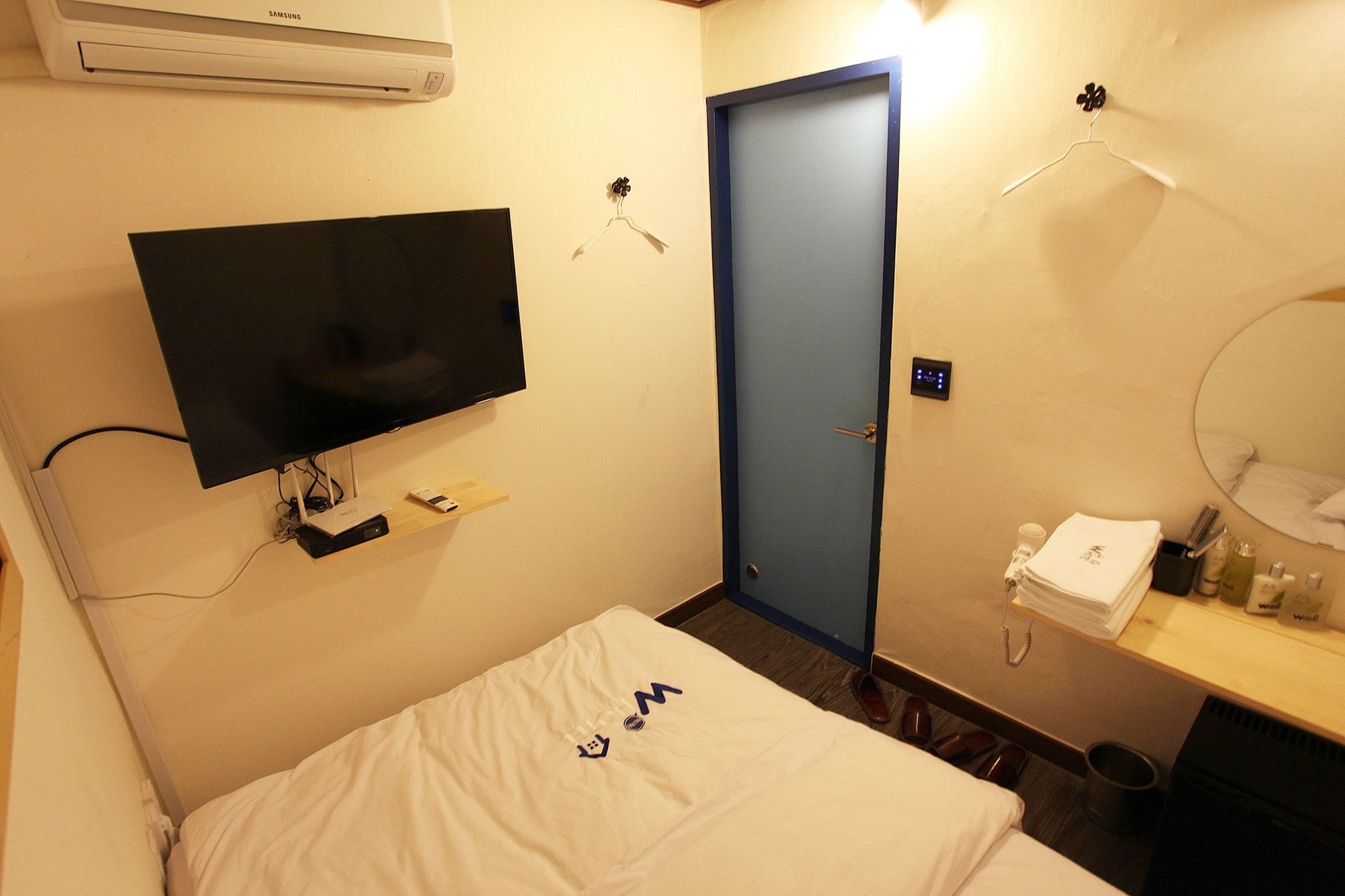W mini hotel Hostel