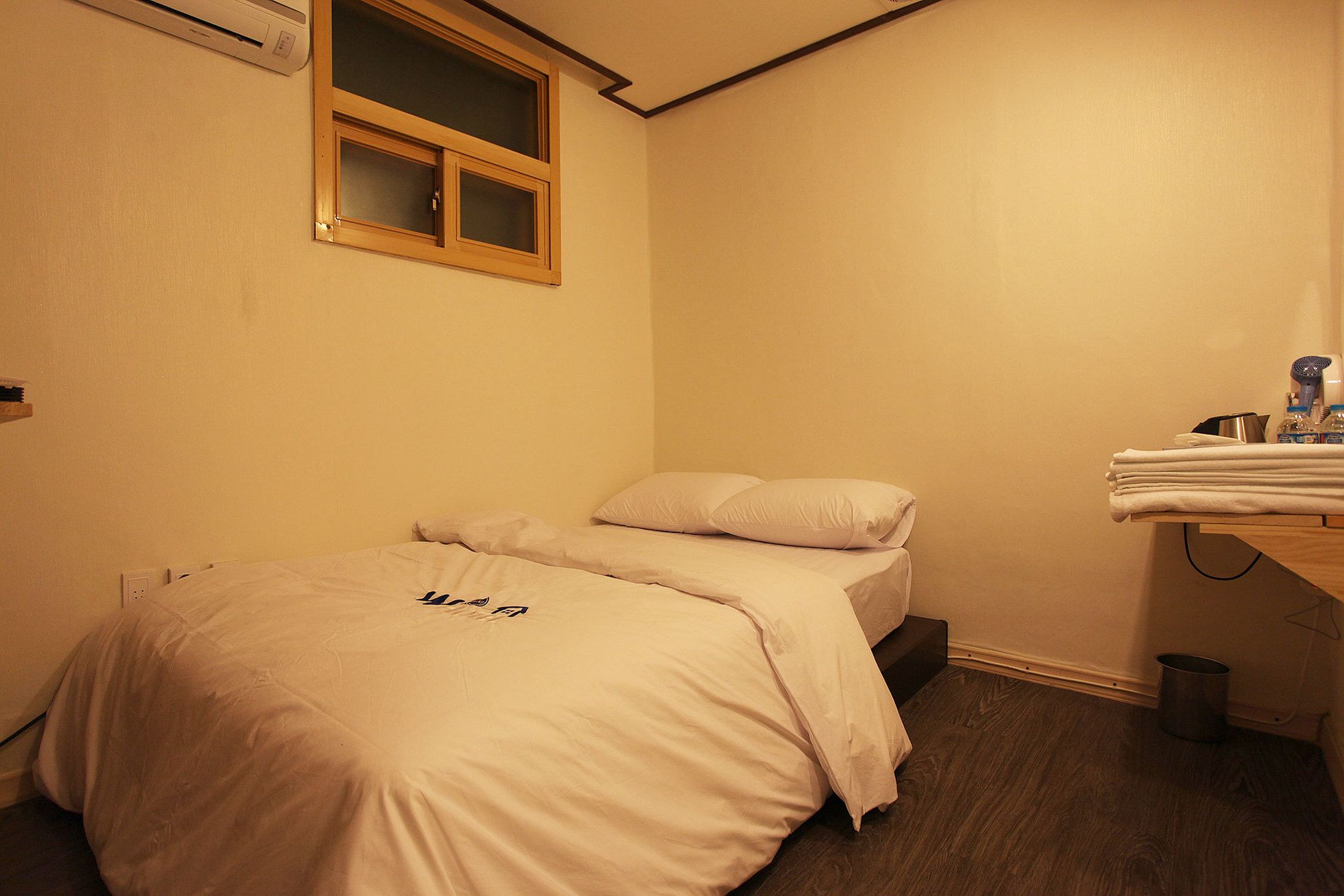 W mini hotel Hostel