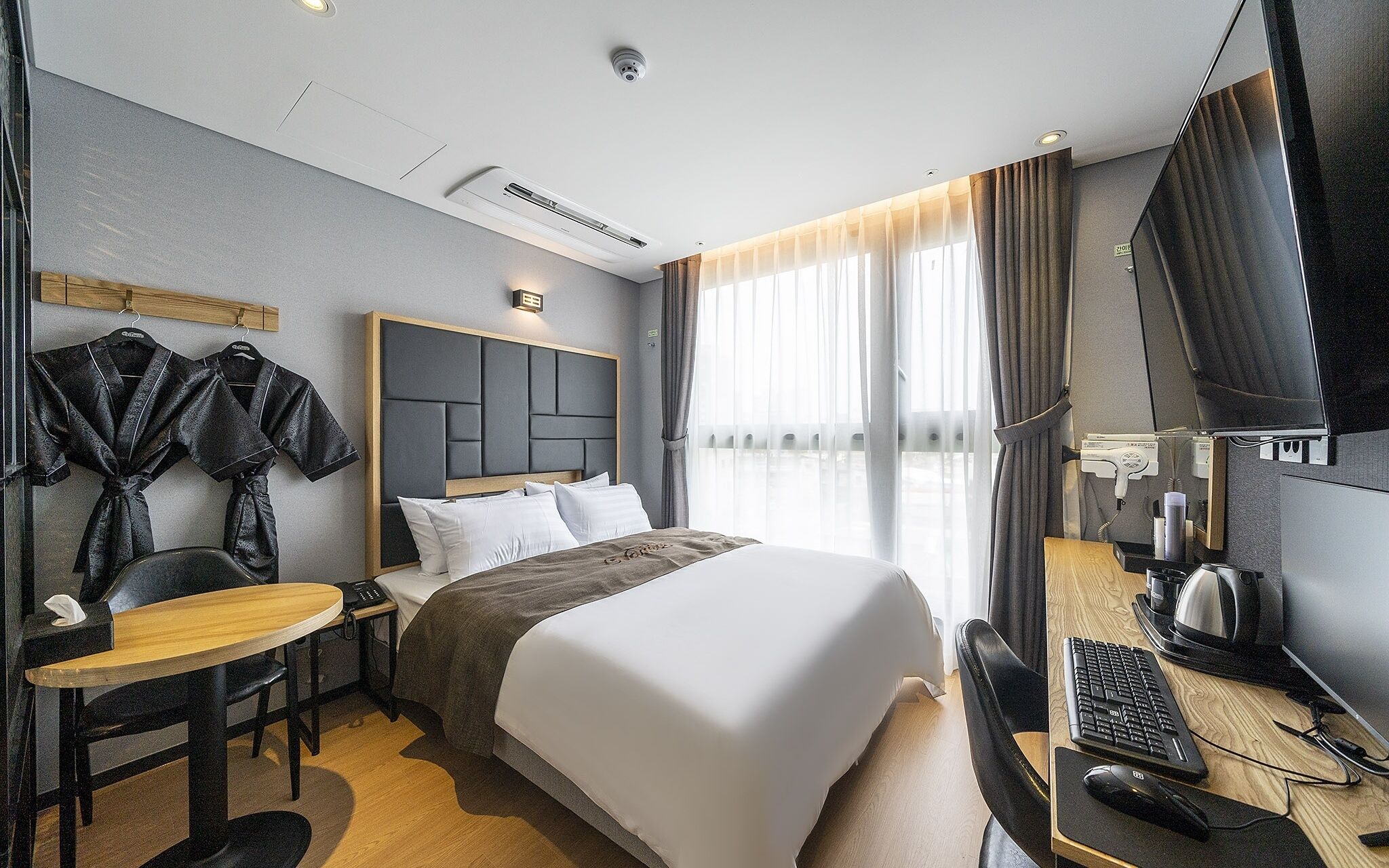 Yeongdeungpo Bamos Hotel