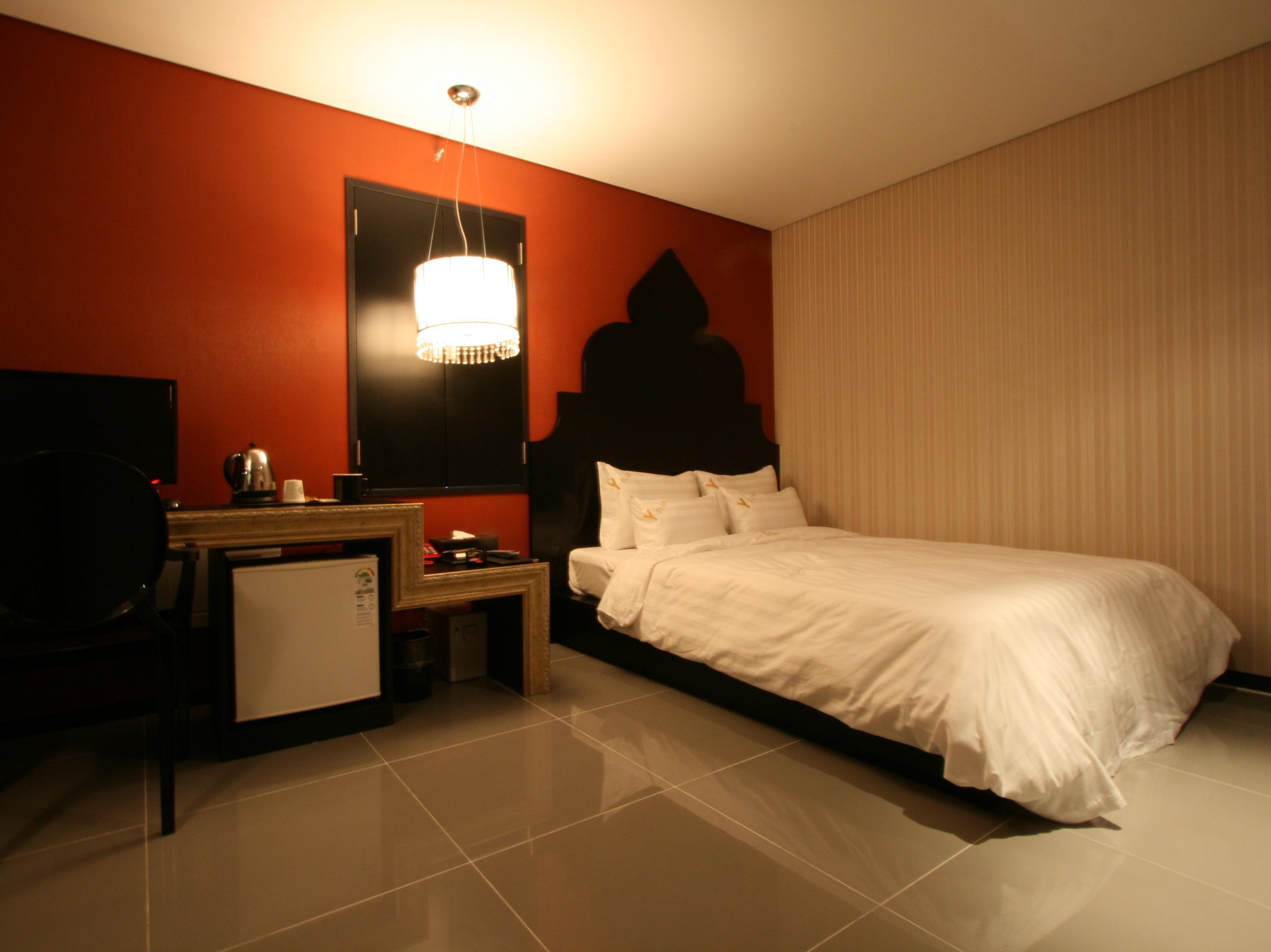 Y Hotel