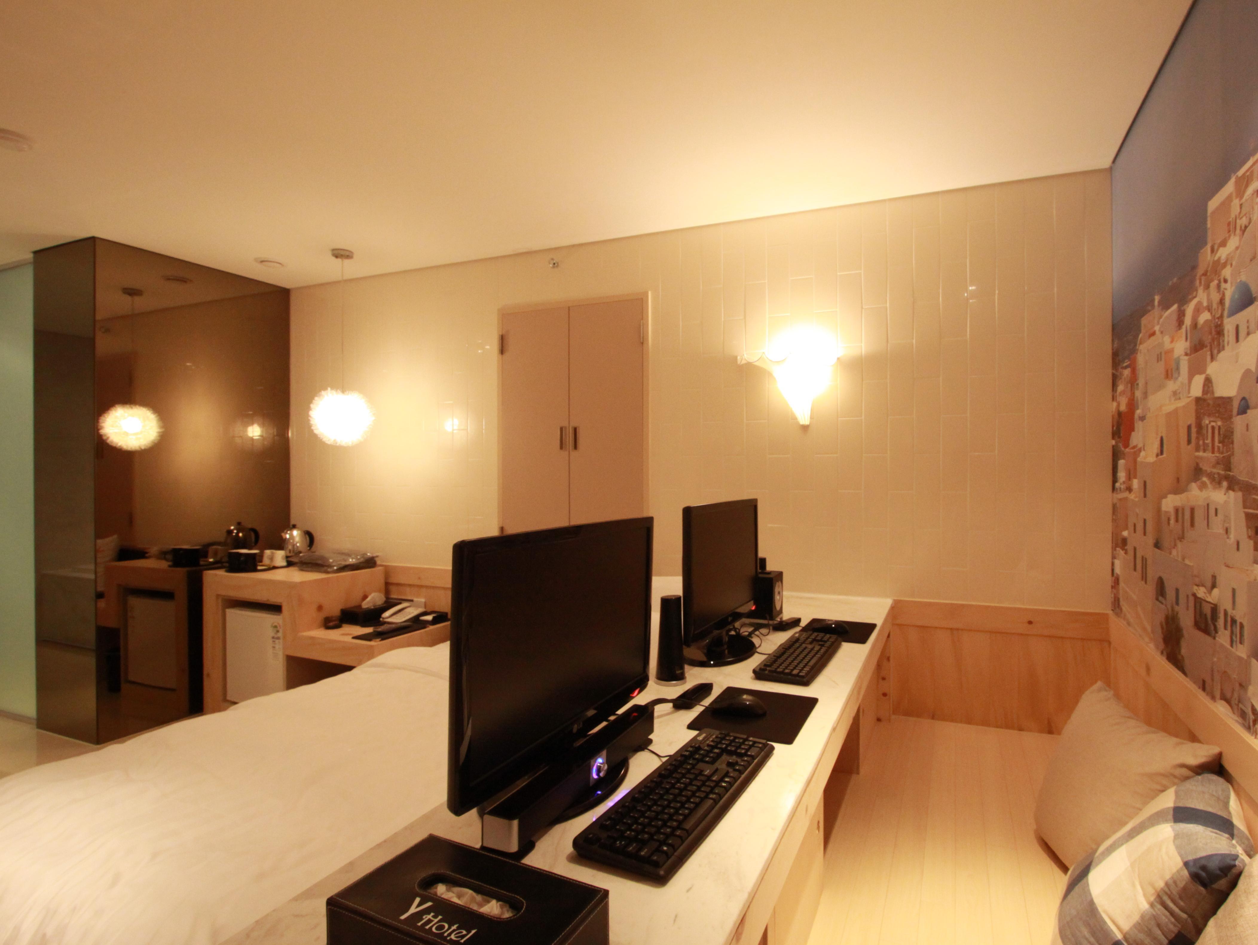 Y Hotel