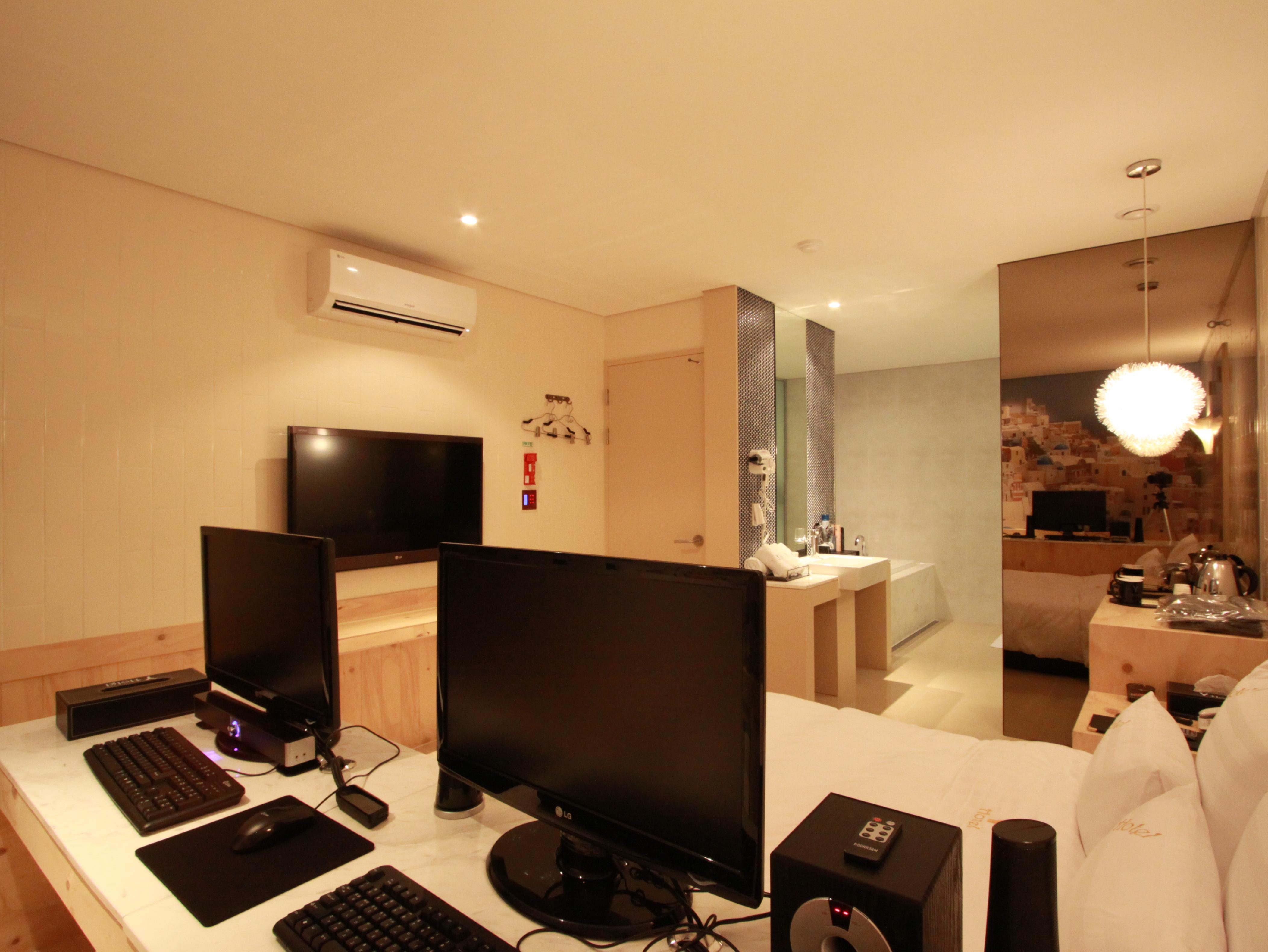 Y Hotel