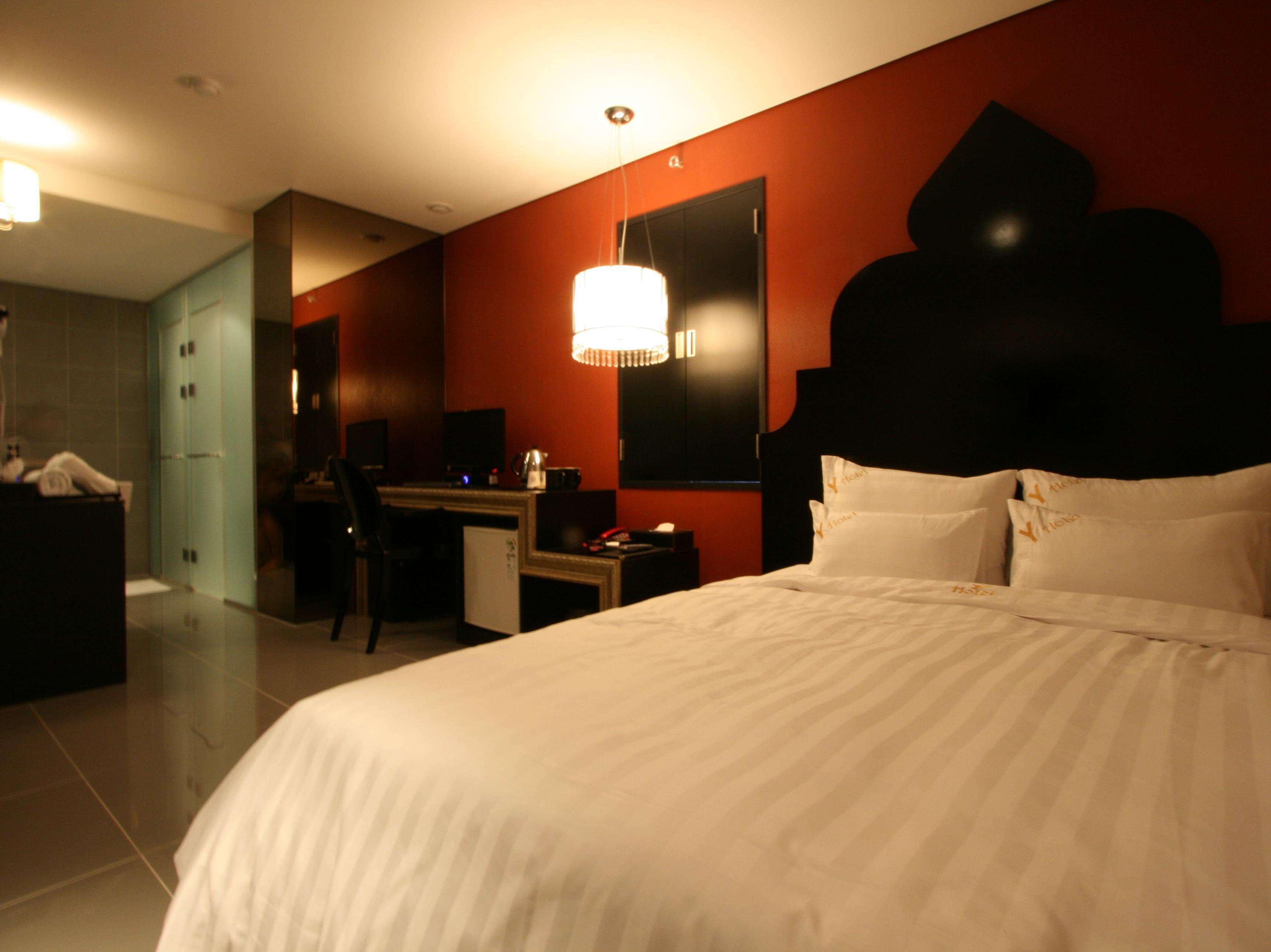 Y Hotel